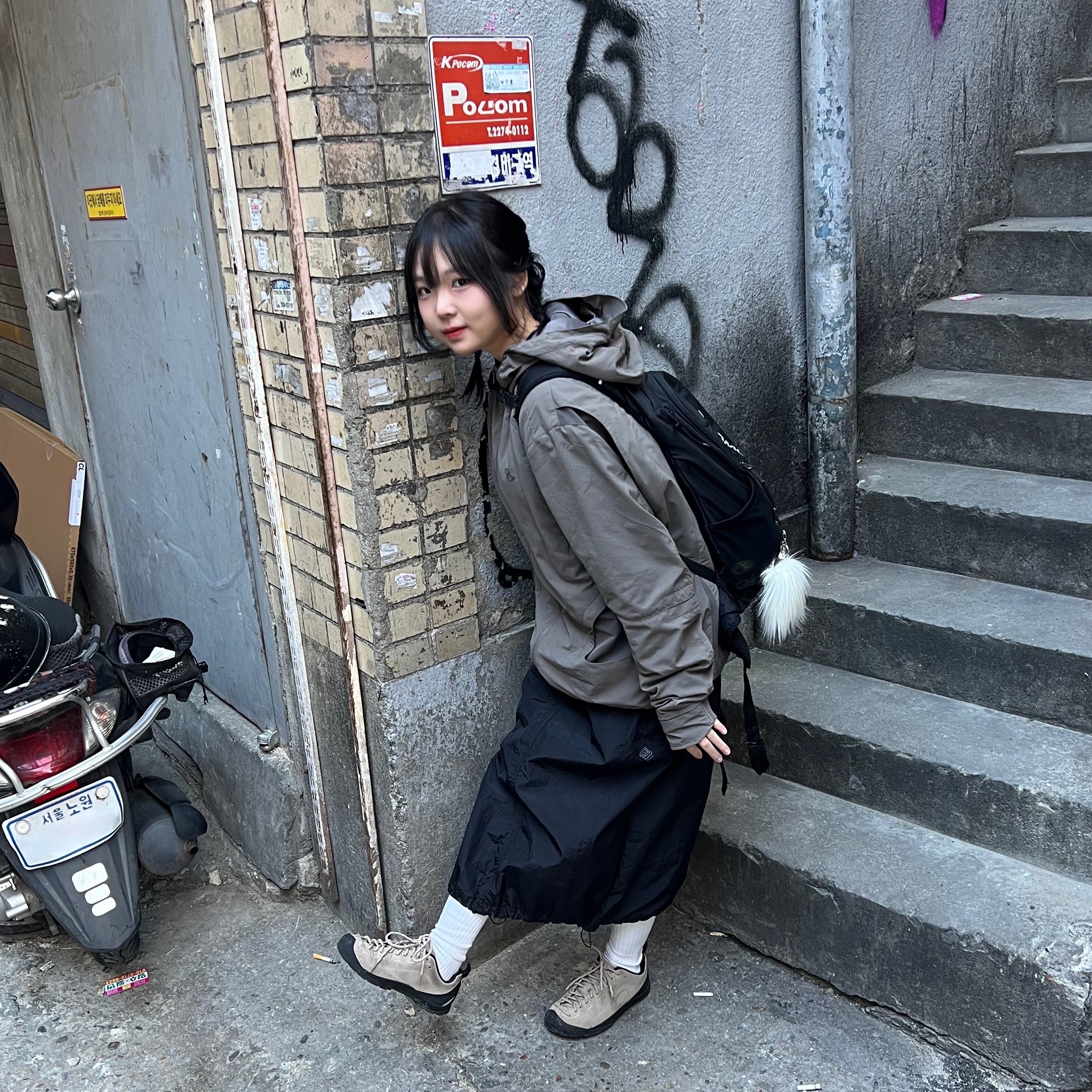 (W) Keen Jasper Suede Sneakers Silver Mink, Sansan Gear Eclipse Pocket Jacket Ash Brown - 23FW 착용 스타일 - 1