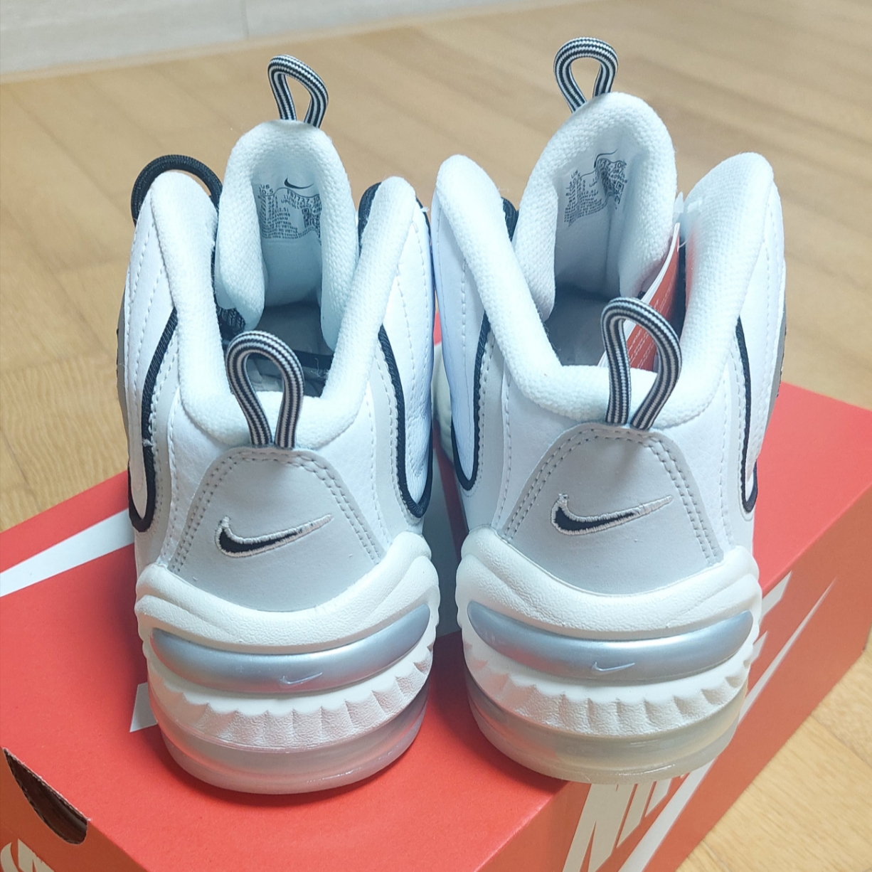 Nike Air Penny II Photon Dust 착용 스타일 - 4