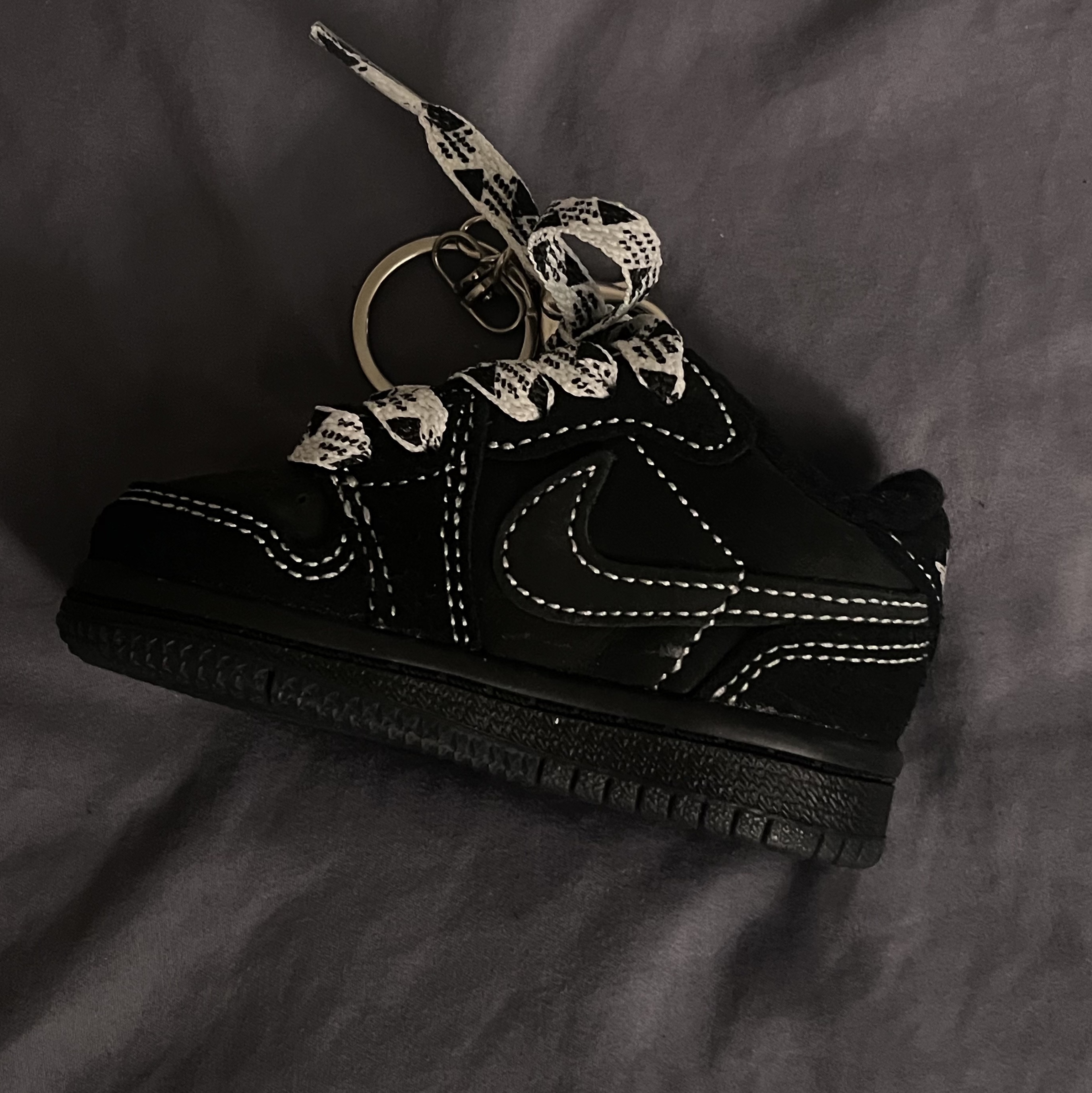 (TD) Jordan 1 x Travis Scott Retro Low OG SP Black Phantom 착용 스타일 - 1