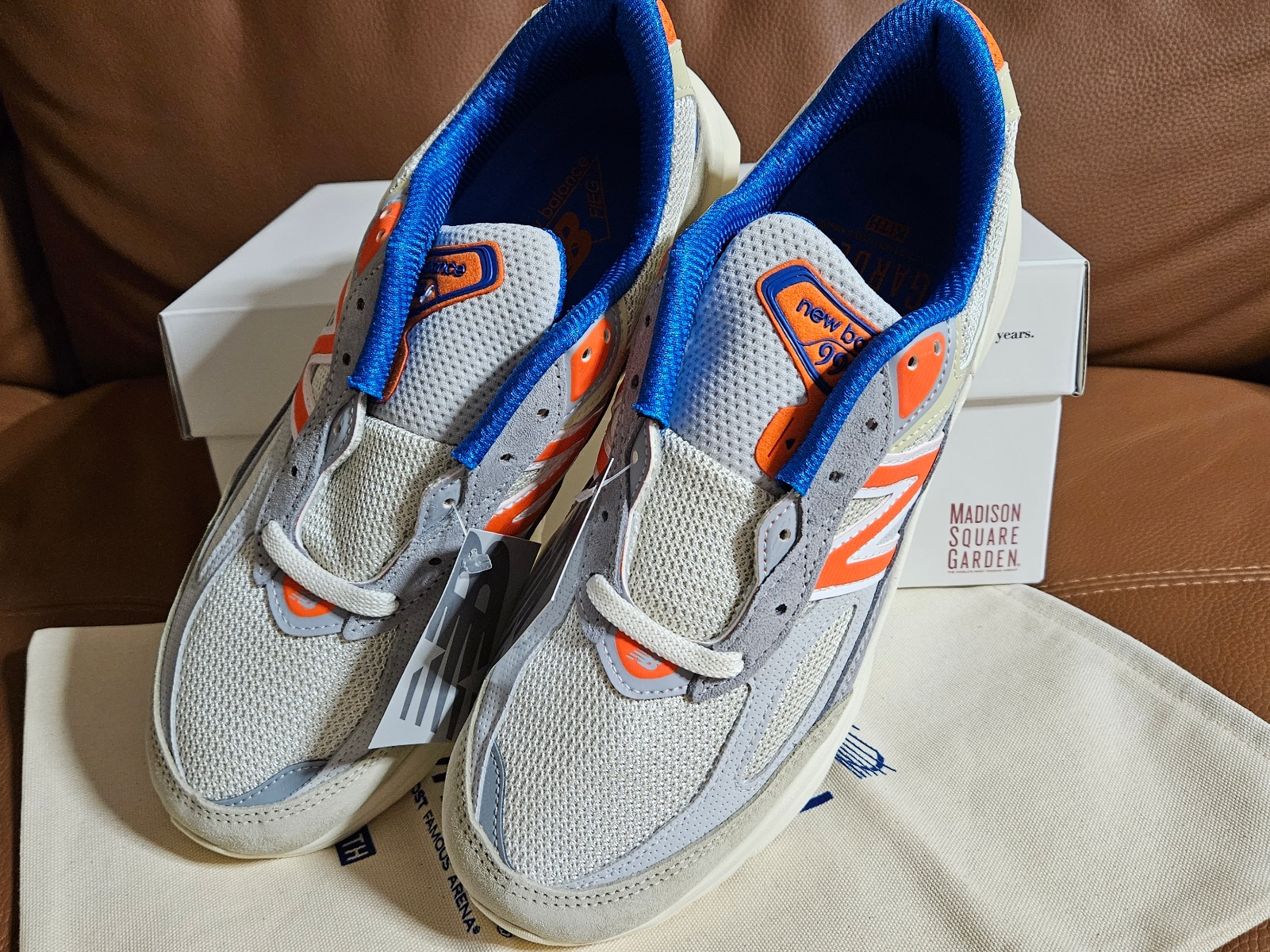 New Balance x Kith x Madison Square Garden 990v6 Made in USA Angora Royal Blue 착용 스타일 - 2