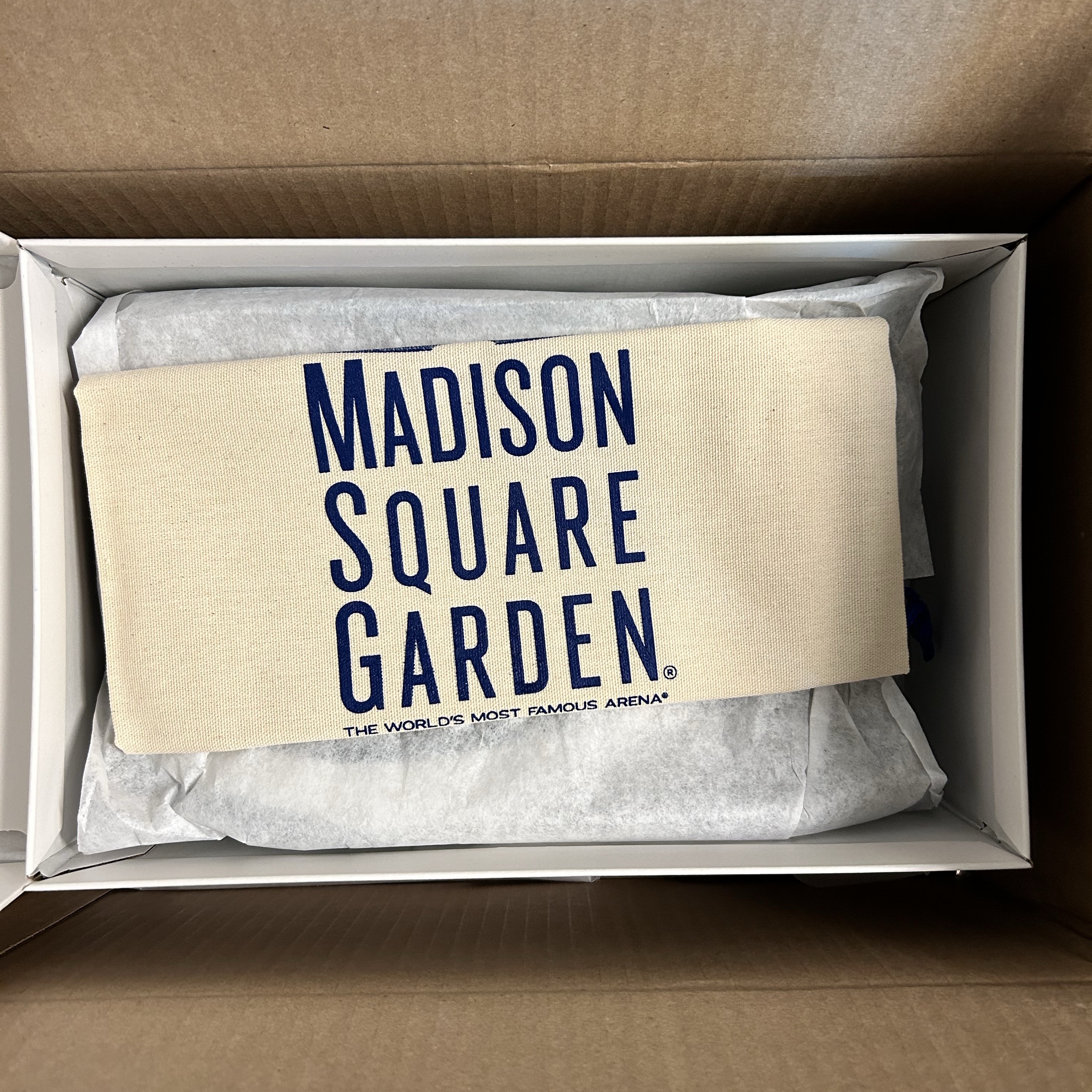 New Balance x Kith x Madison Square Garden 990v6 Made in USA Navy 착용 스타일 - 2