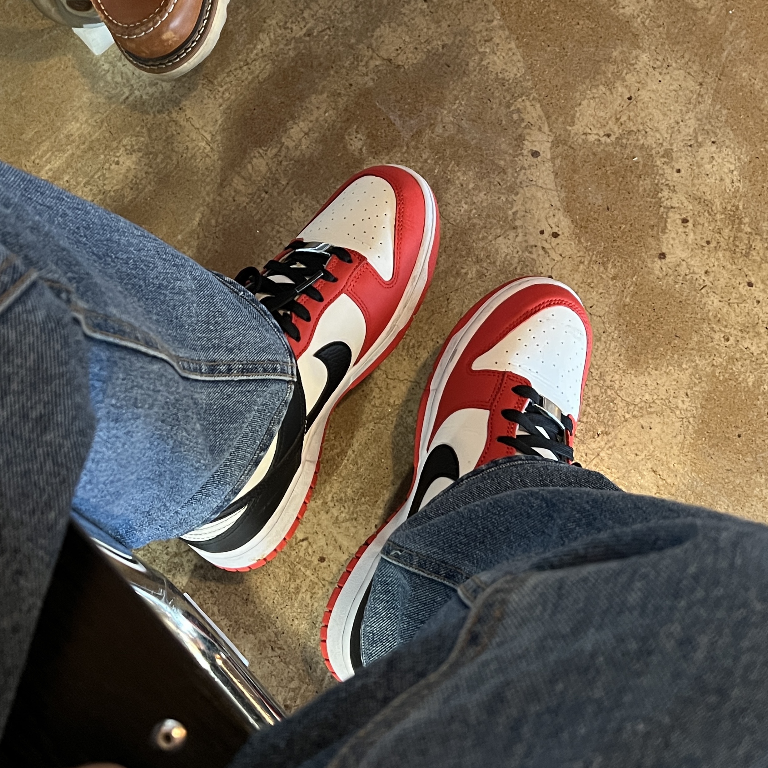 Nike x NBA Dunk Low Retro EMB Black and Chile Red 착용 스타일