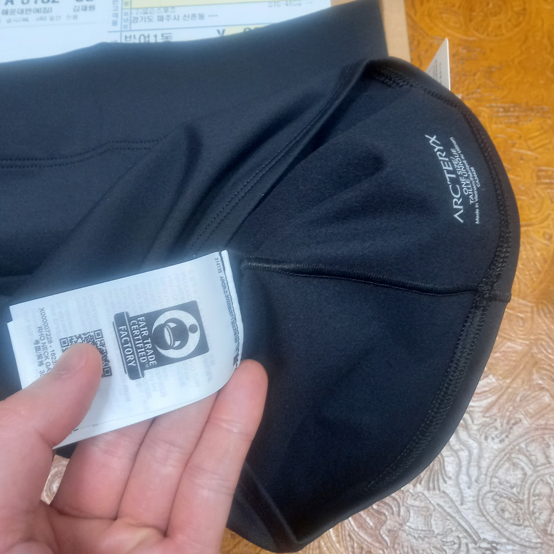 Arc'teryx Rho Neck Gaiter Long Black 착용 스타일 - 2