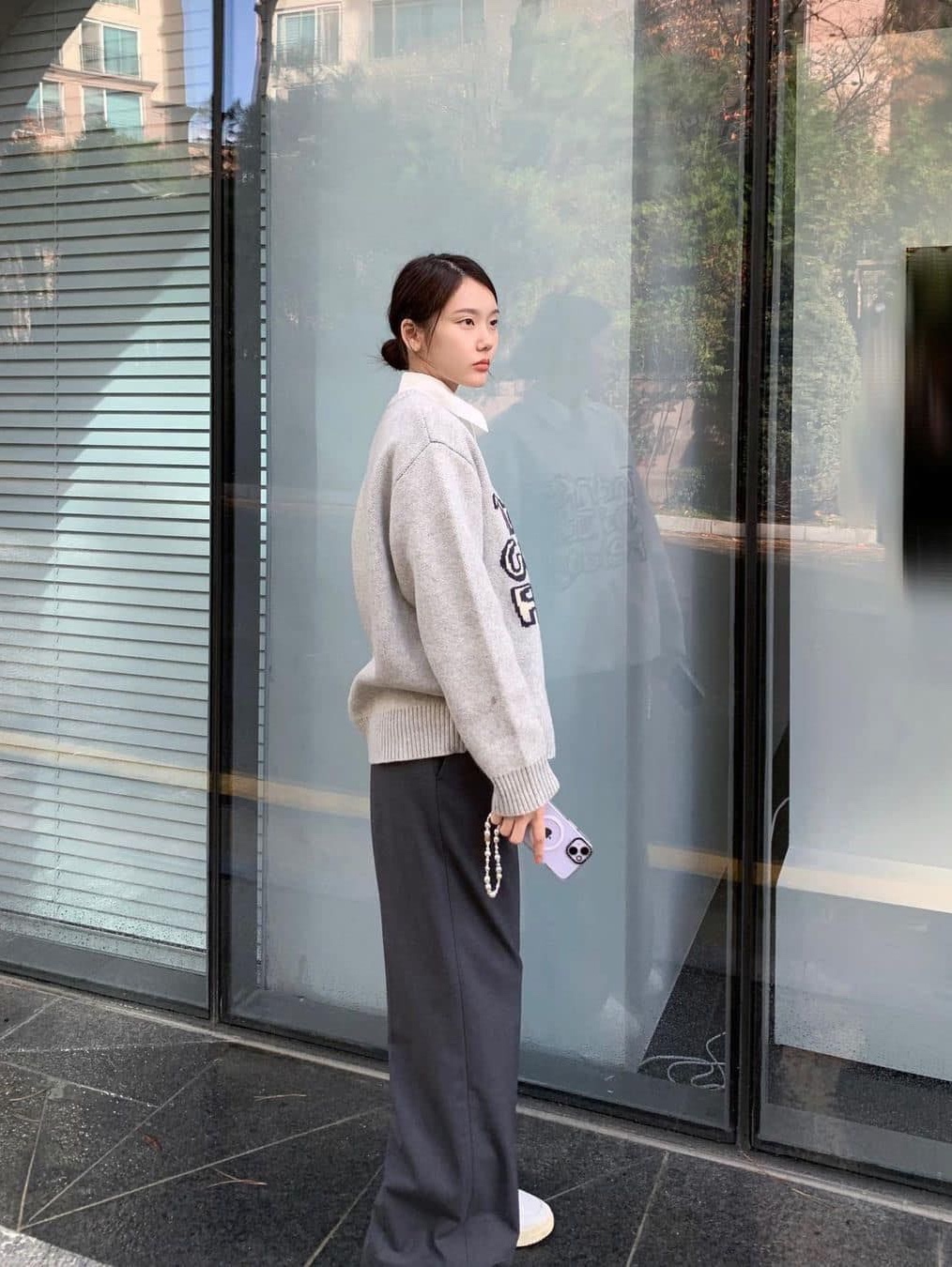 Stussy Striped Volume Pleated Trousers Grey, (W) Thom Browne Wool Pique Suiting Slim Low Rise Trouser Medium Gray 착용 스타일 - 8