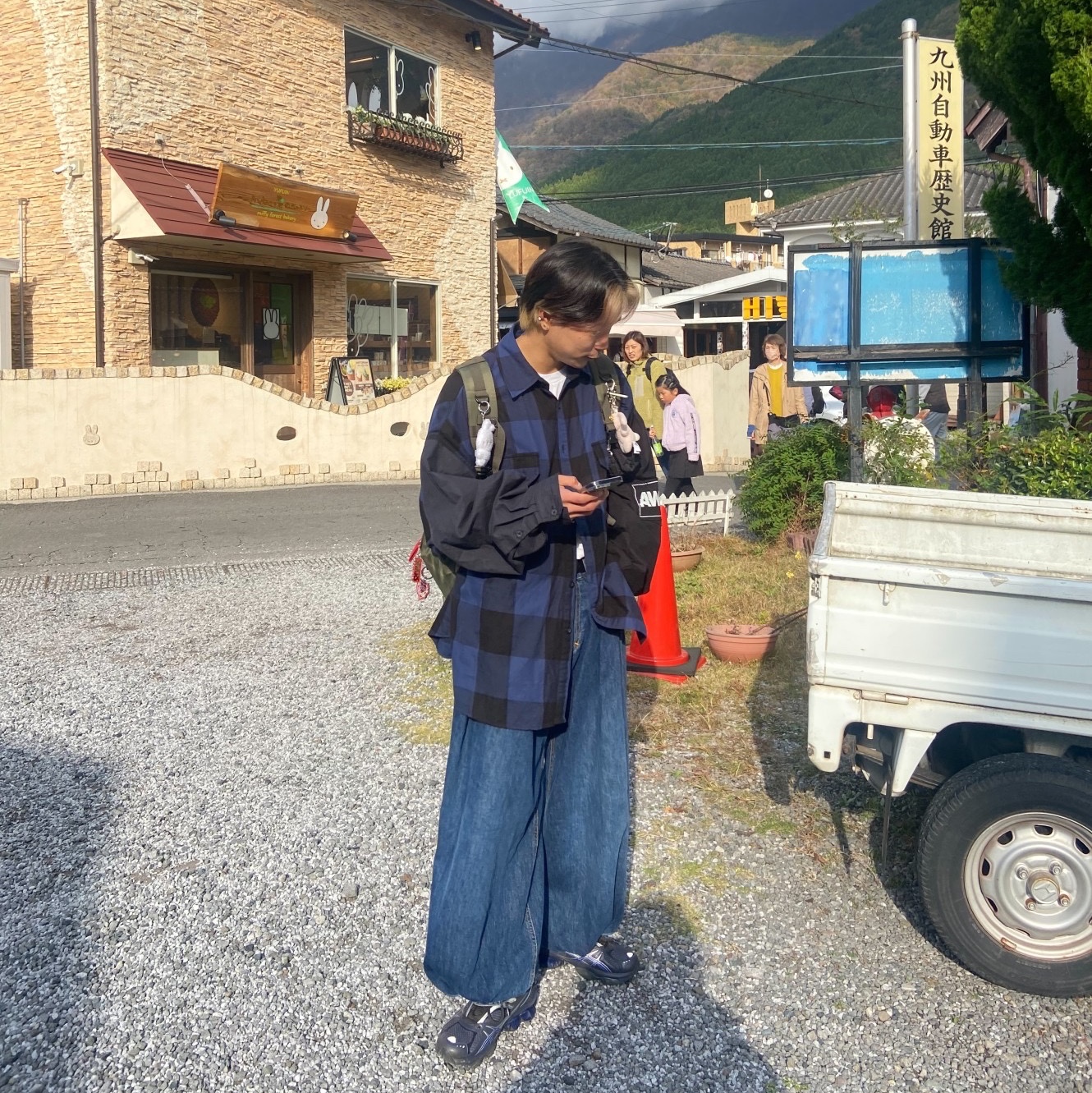 Undermycar Nando Archive Hommage Oversized Shirt Crown Blue - 23SS, Human Made Military Backpack Olive Drab 착용 스타일 - 2
