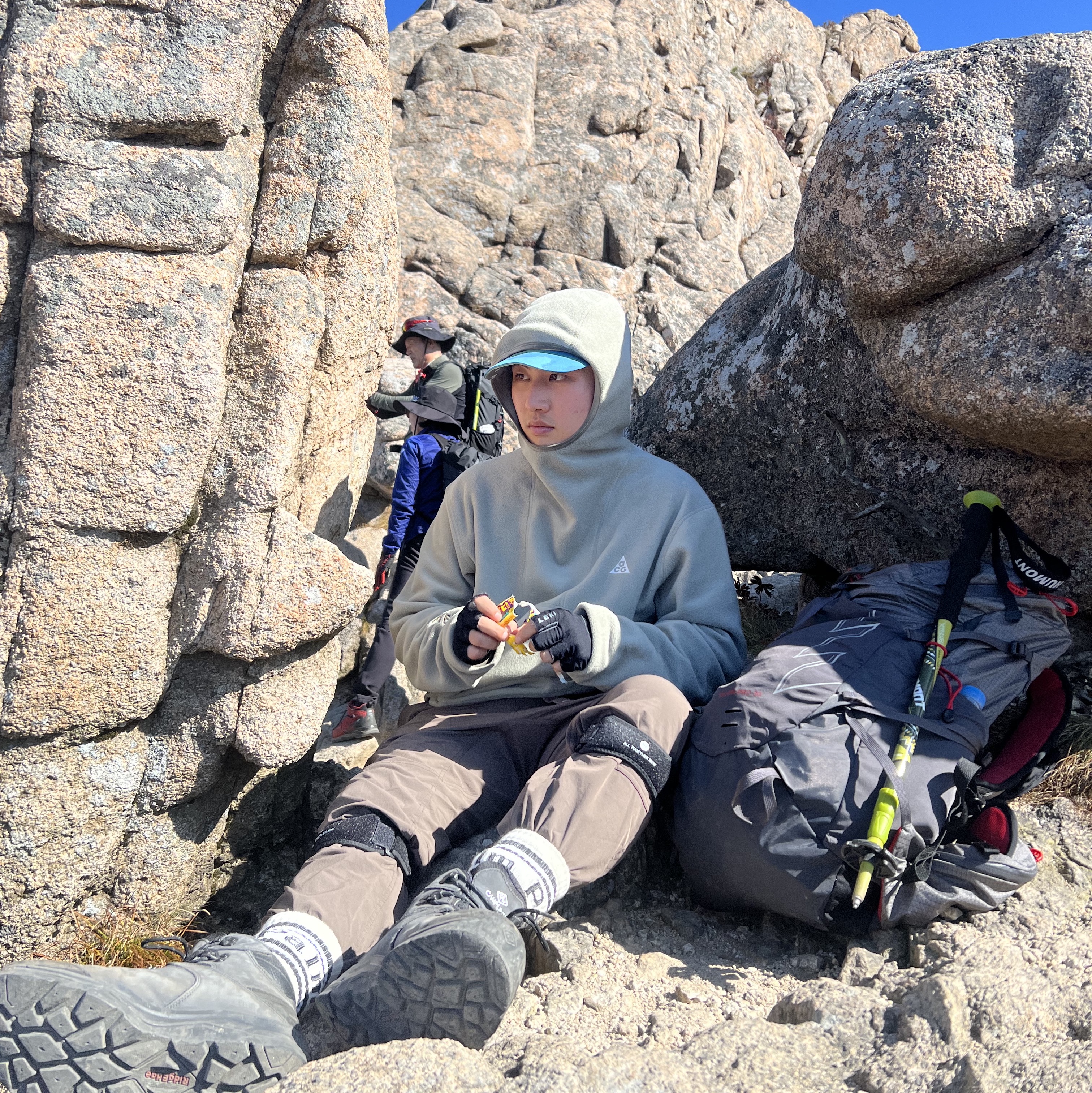 Nike ACG Polartec Wolf Tree Pullover Hoodie Light Army - Asia, Nike ACG Sun farer Trail Pants Ironstone - Asia 착용 스타일