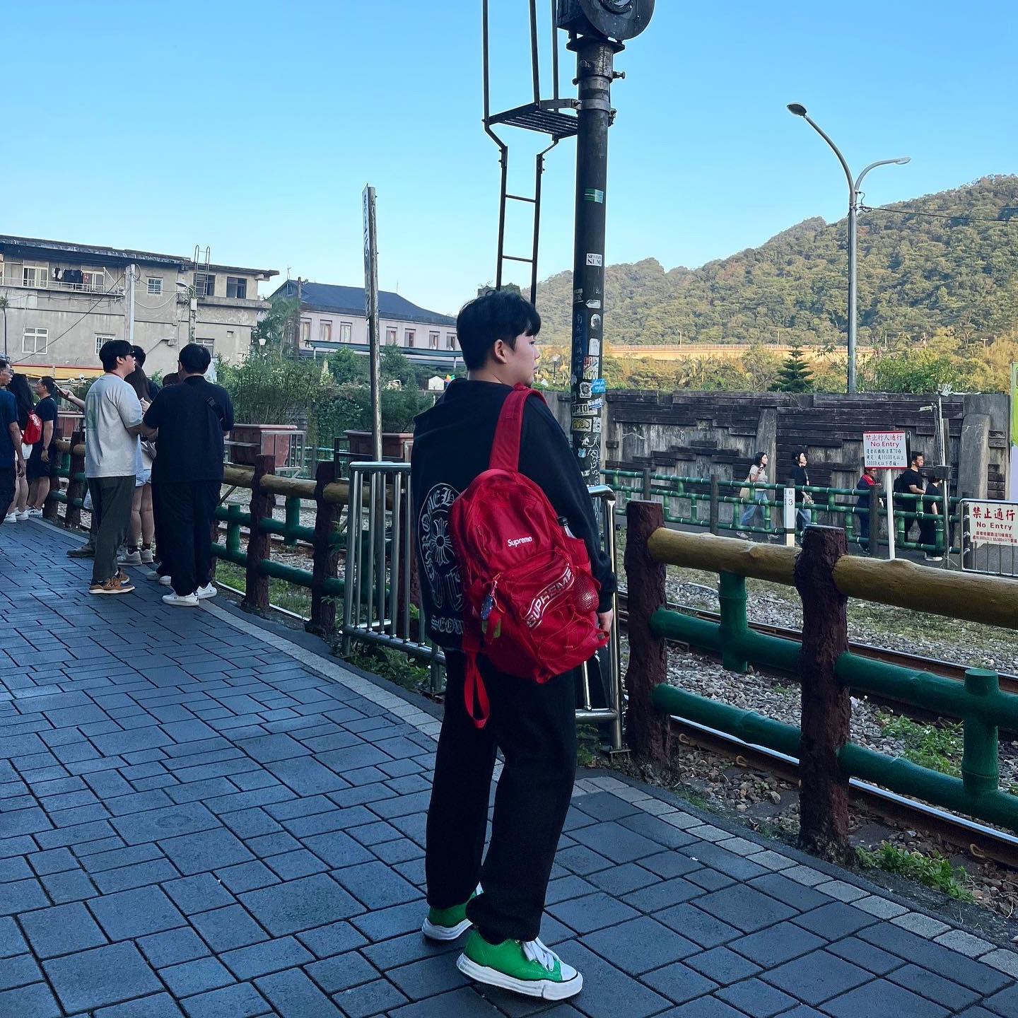 Supreme Backpack Red - 23FW, Maison Mihara Yasuhiro Hank OG Sole Canvas Low-top Sneakers Green 착용 스타일