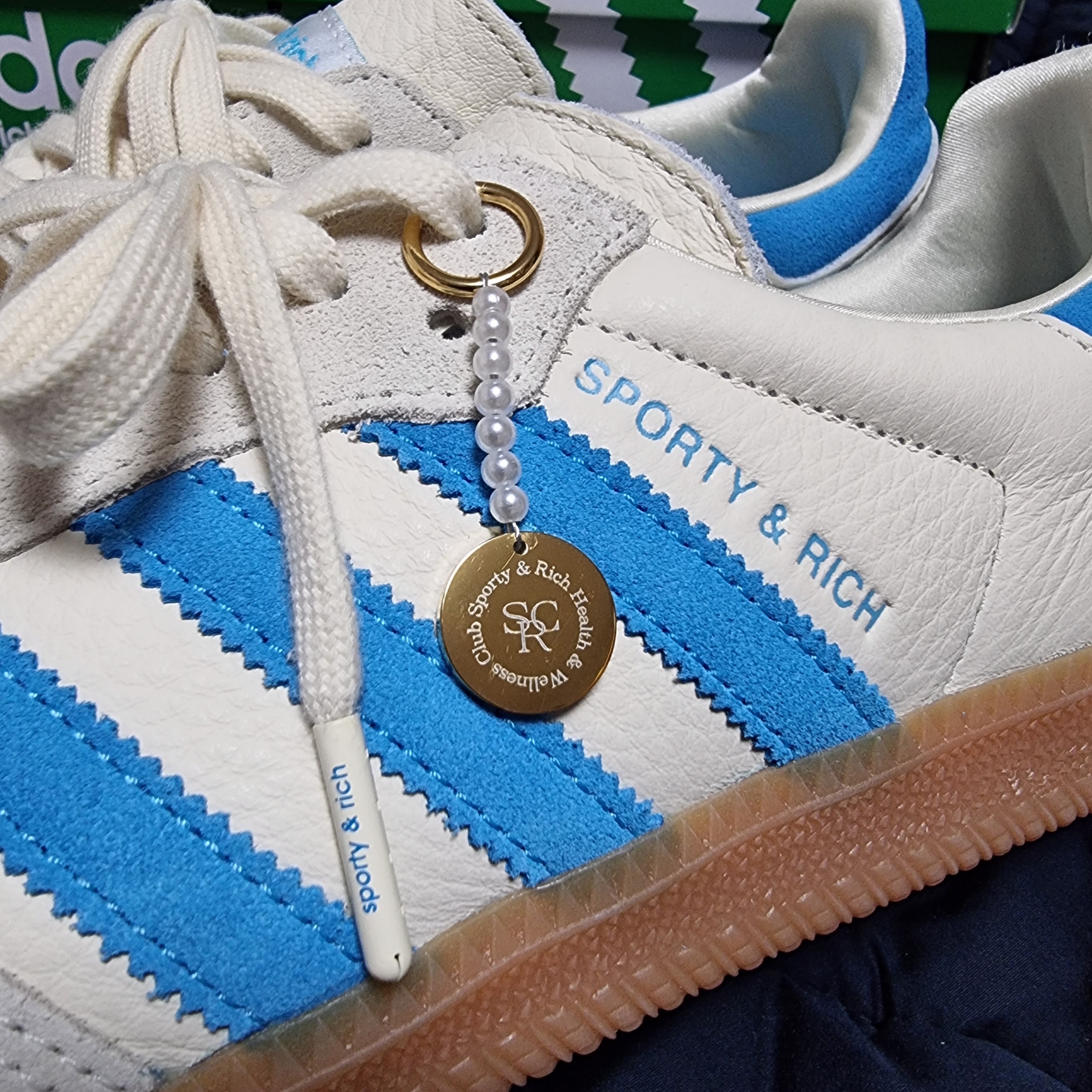 Adidas x Sporty & Rich Samba Cream Blue, Jordan 1 Retro Low OG Black Toe 착용 스타일 - 4