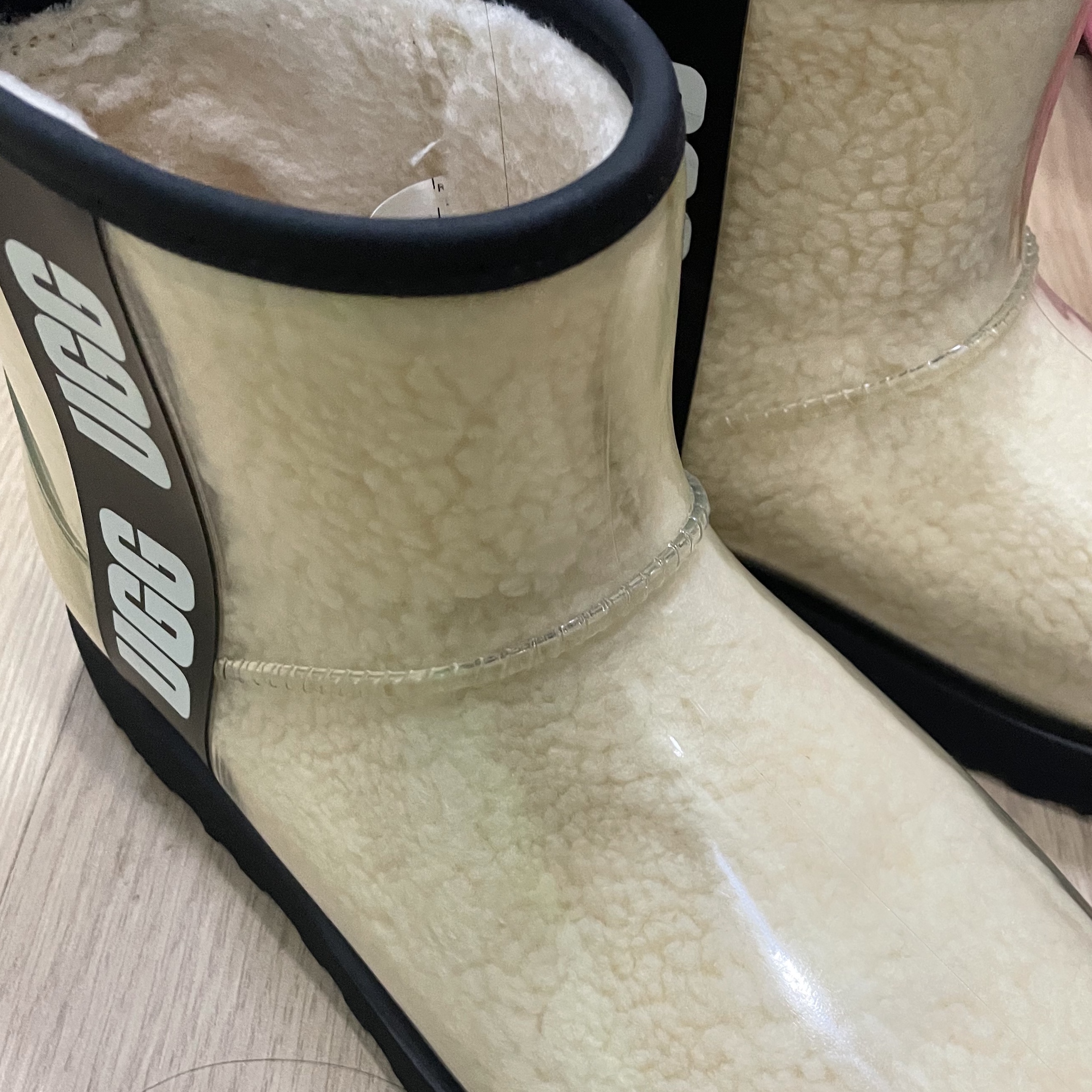 (W) UGG Classic Clear Mini Boots Natural Black 착용 스타일