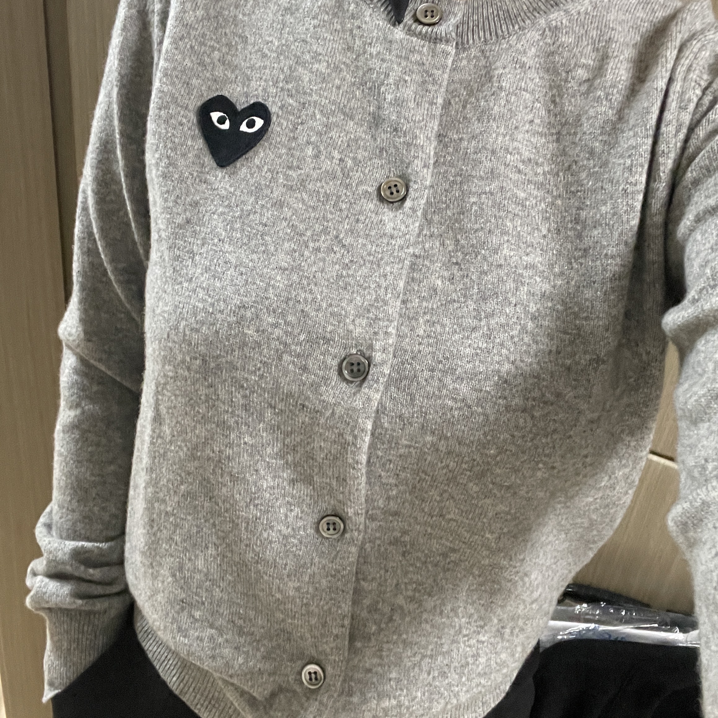 (W) Play Comme des Garcons Black Heart Knit Cardigan Grey 착용 스타일