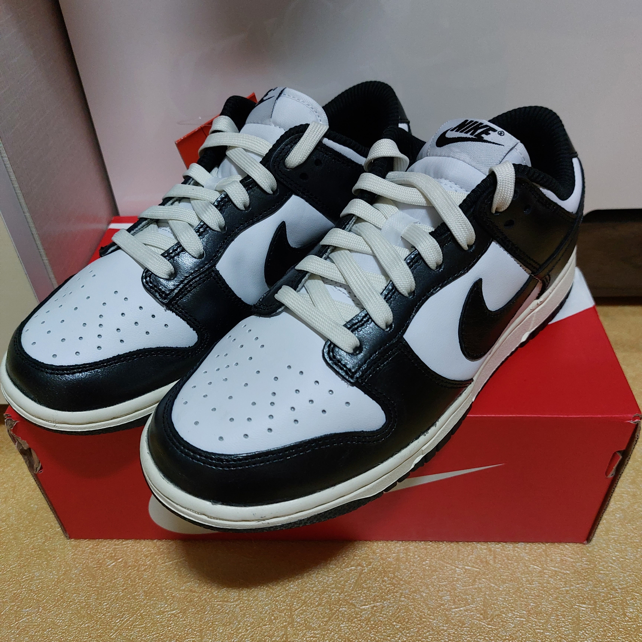 (W) Jordan 1 Low Black and White, (W) Nike Dunk Low Vintage Black and White 착용 스타일 - 3