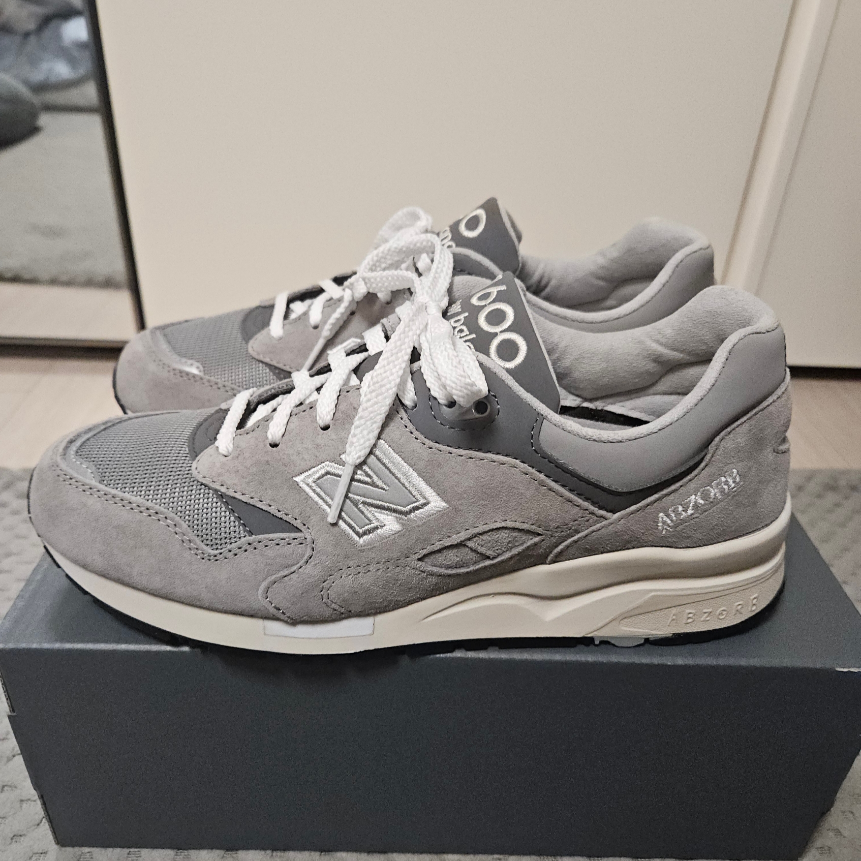 New Balance 1600 Gray 착용 스타일 - 2