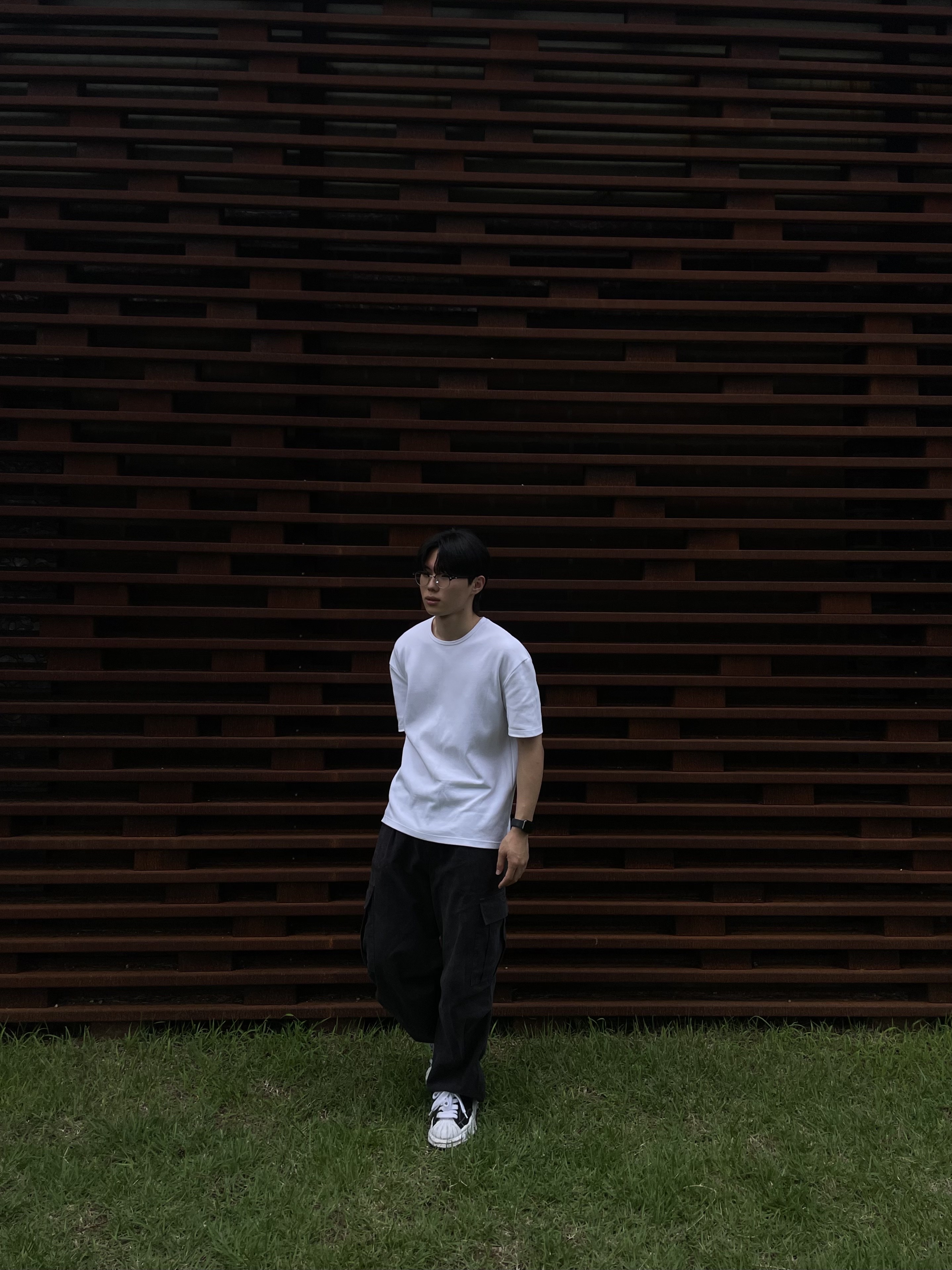 Maison Mihara Yasuhiro Blakey OG Sole Canvas Low-top Sneakers Black White, Stussy Surfman Keychain Silver 착용 스타일 - 2