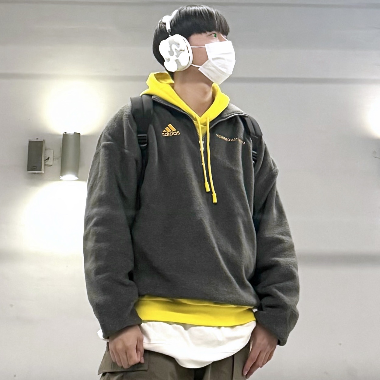 Apple AirPods Max Lightning Silver (Korean Ver.), [KREAM 단독] Test Artifact Era Max Drip White 착용 스타일 - 3