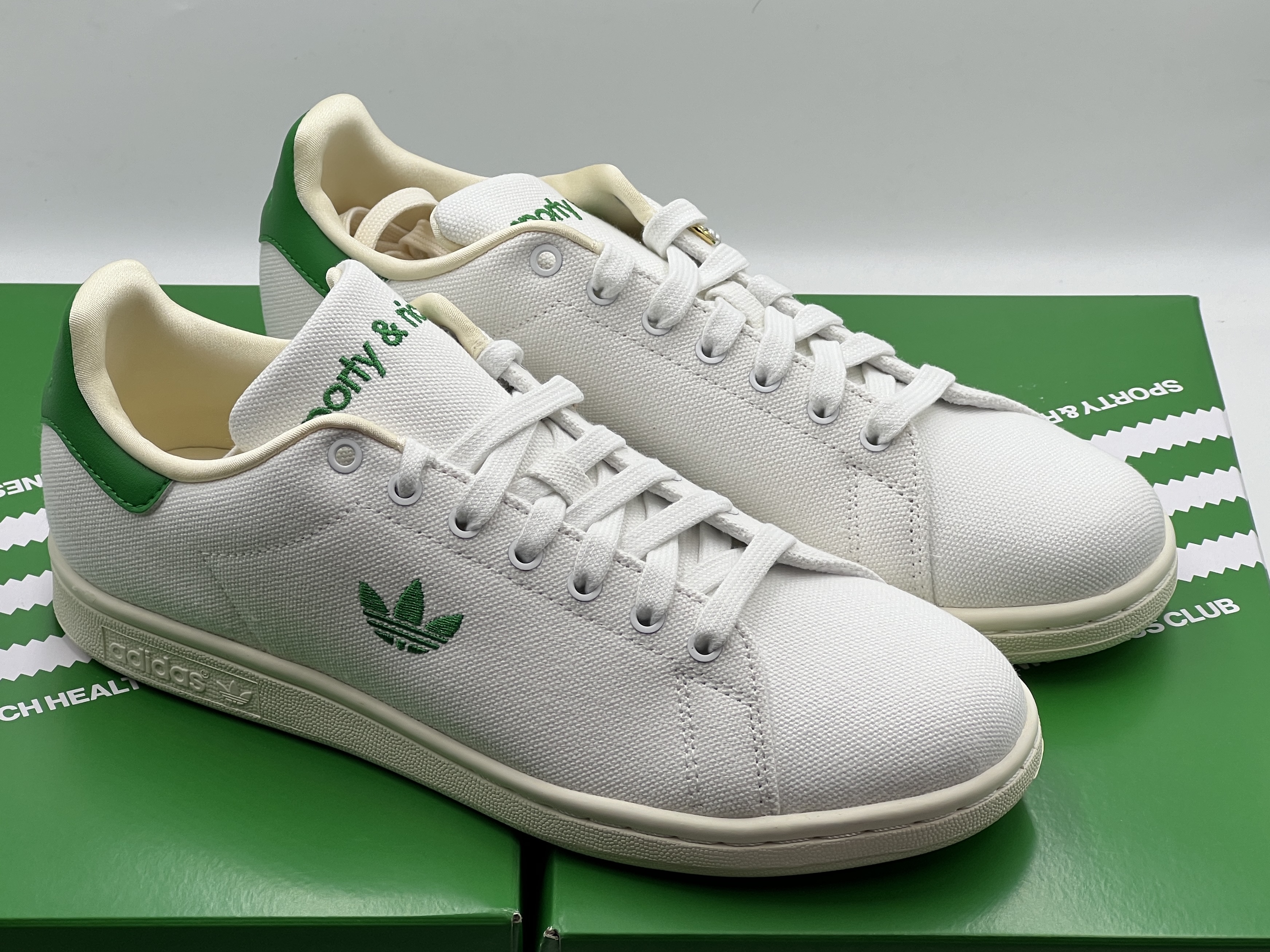 Adidas x Sporty & Rich Stan Smith White Green 착용 스타일 - 1
