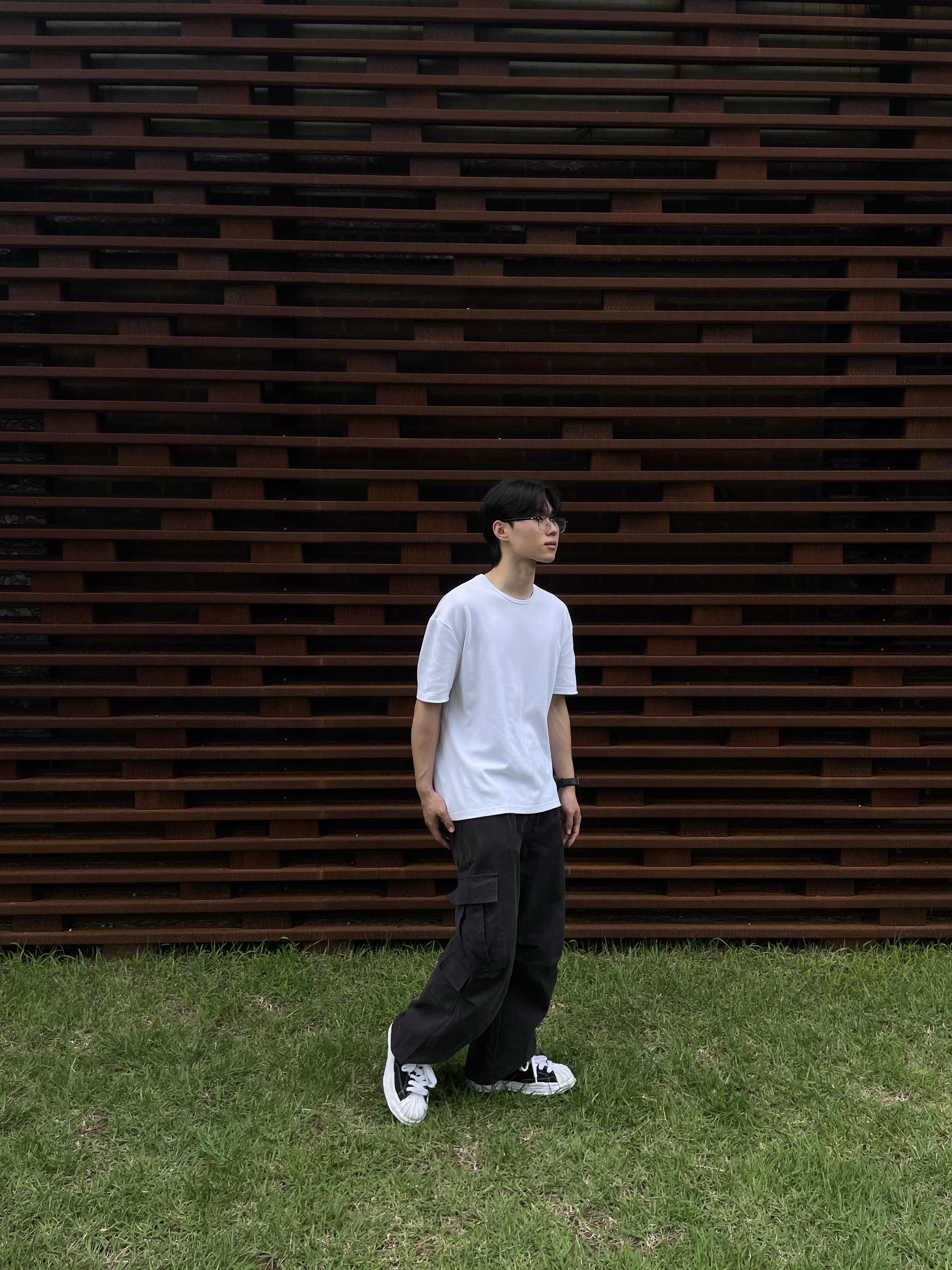 Maison Mihara Yasuhiro Blakey OG Sole Canvas Low-top Sneakers Black White, Stussy Surfman Keychain Silver 착용 스타일 - 1