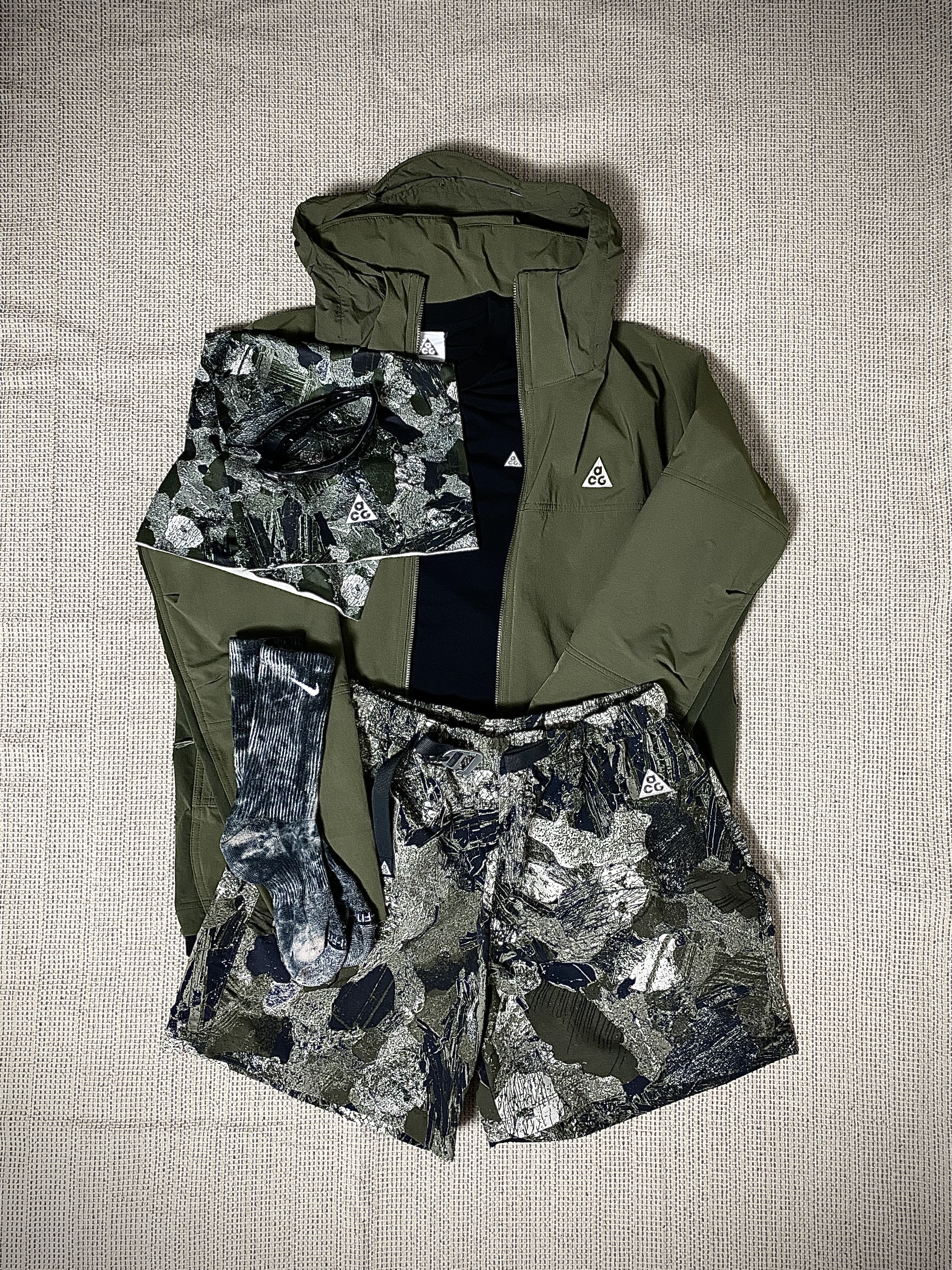 Nike ACG Sun Farer Jacket Medium Olive - Asia, Nike Dri-Fit ACG Goat Rocks Long Sleeve T-Shirt Black - US/EU 착용 스타일 - 4