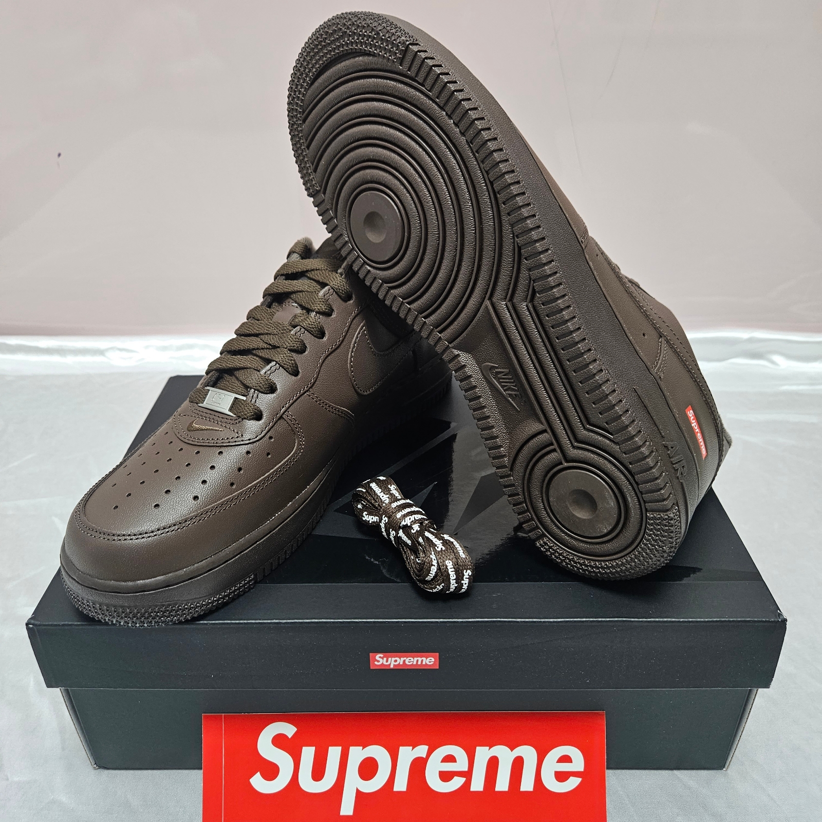 Nike x Supreme Air Force 1 Low Baroque Brown 착용 스타일 - 3