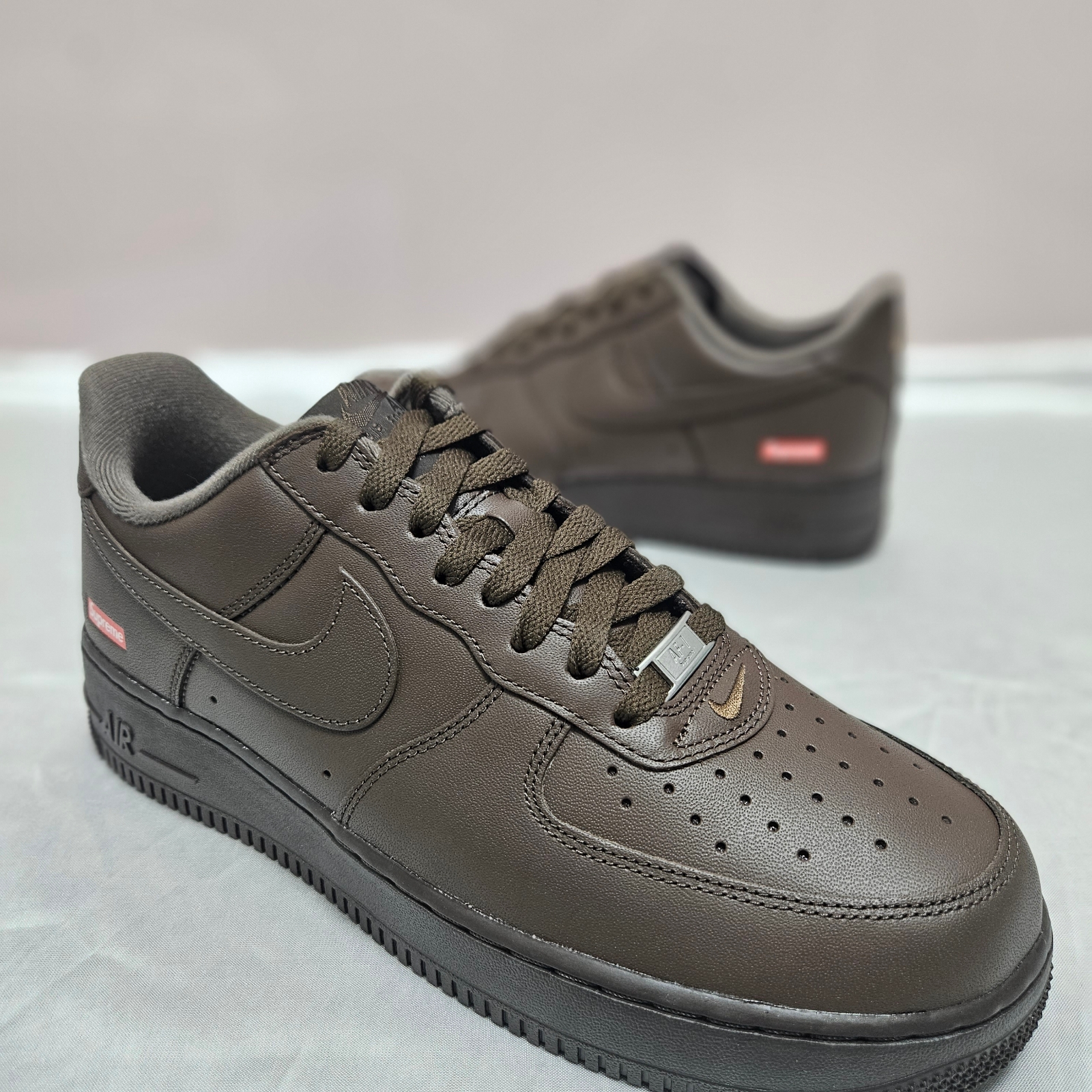 Nike x Supreme Air Force 1 Low Baroque Brown 착용 스타일 - 4
