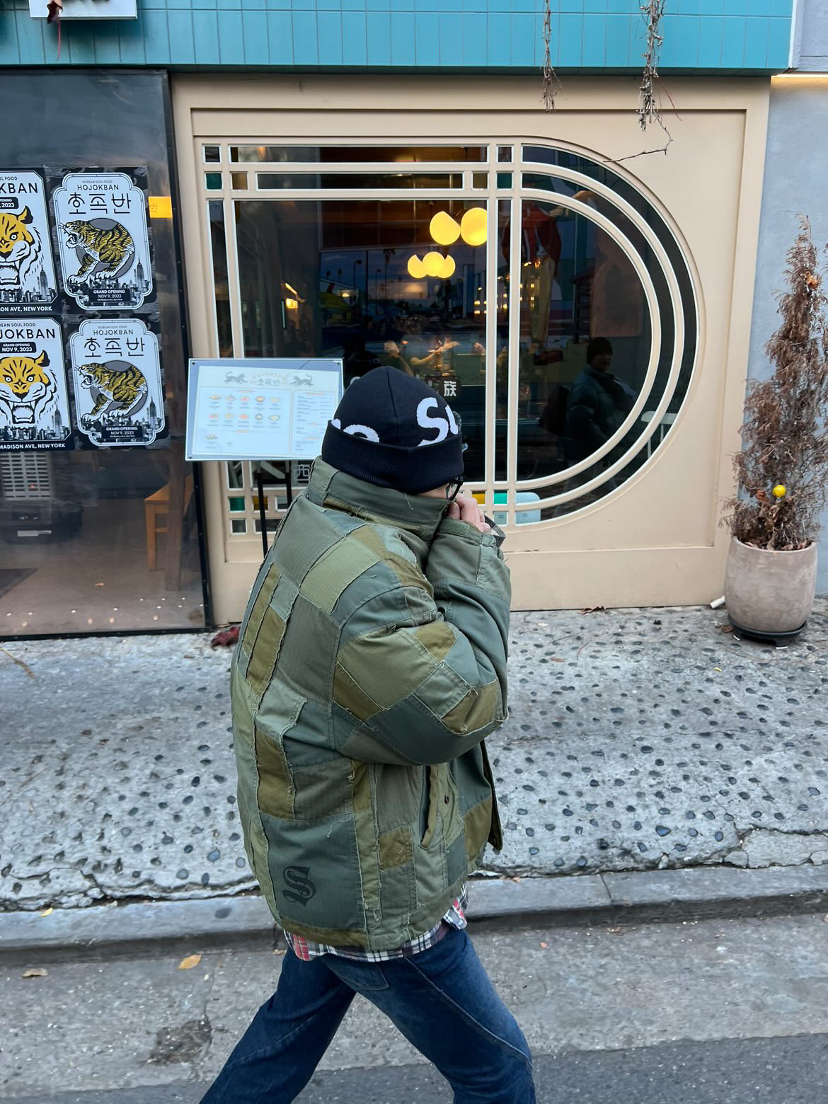 Supreme x Comme des Garcons Junya Watanabe Man Patchwork Puffy Jacket Olive - 21FW, Supreme Big Logo Beanie Black 착용 스타일 - 2