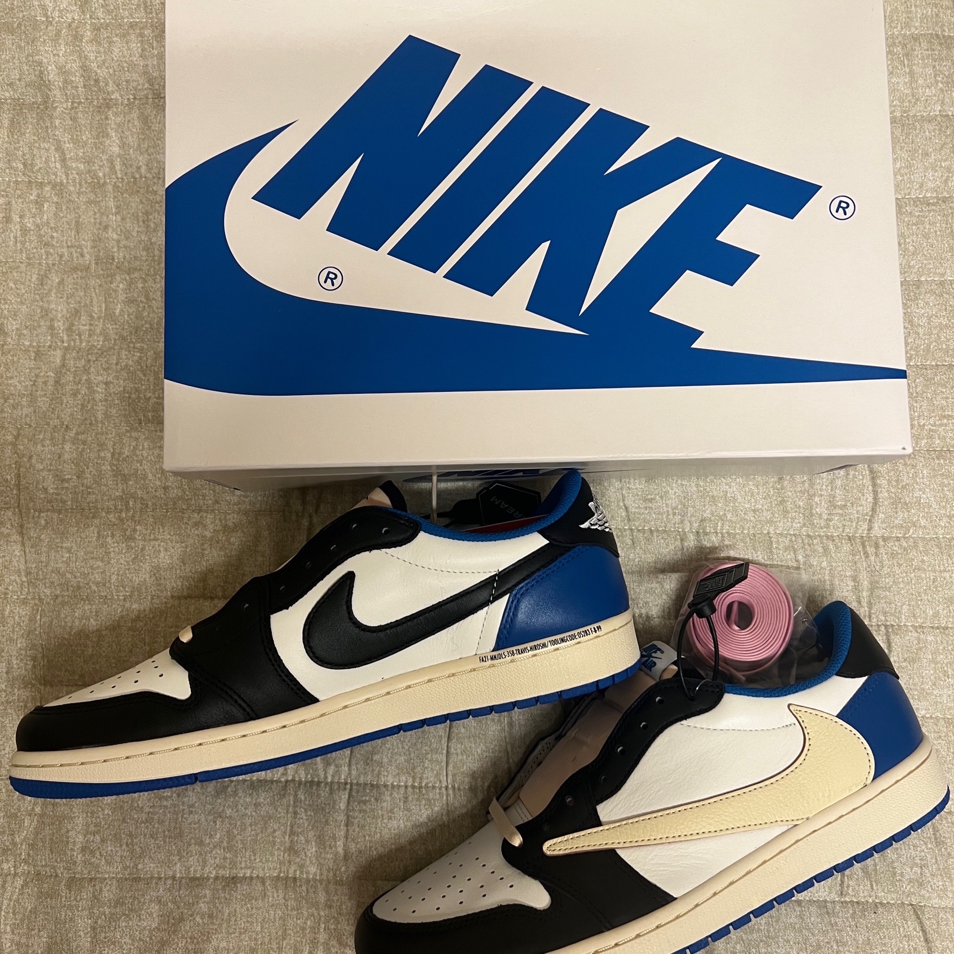 Jordan 1 x Travis Scott x Fragment Retro Low OG SP Military Blue 착용 스타일