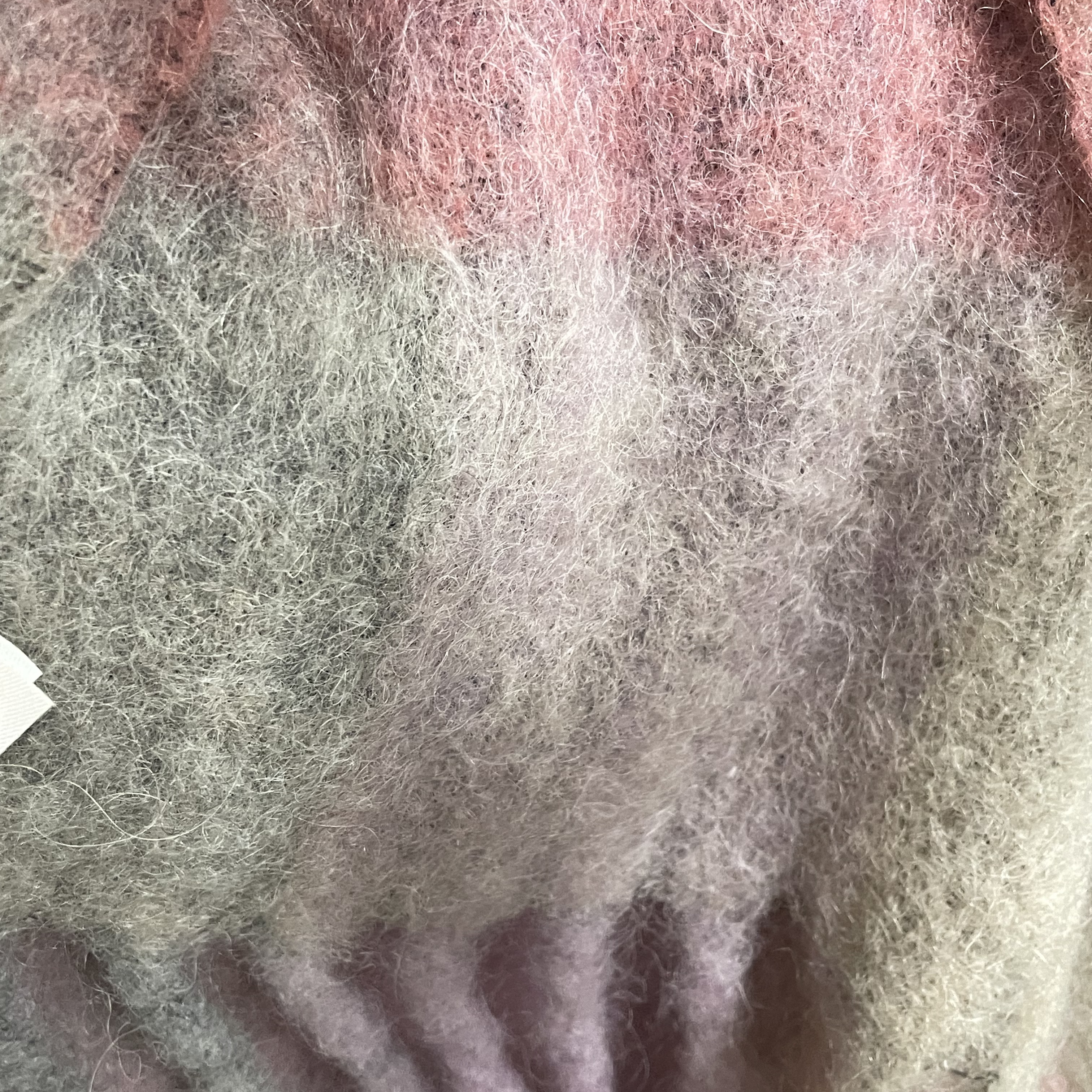 Acne Studios Mohair Check Muffler Fuchsia Lilac Pink 착용 스타일