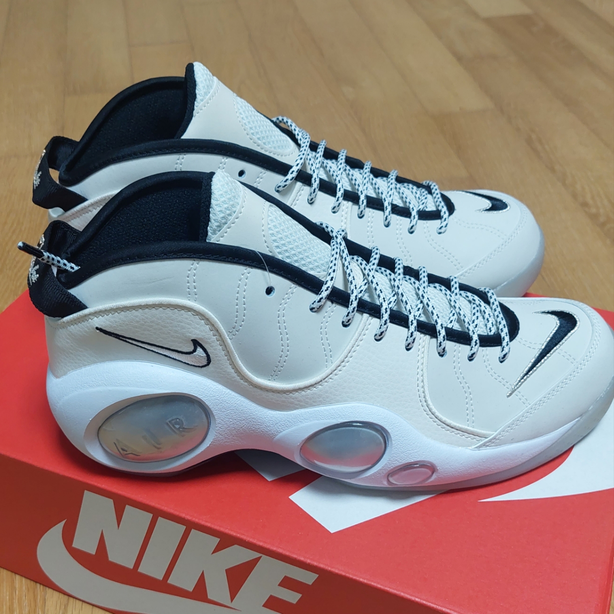 Nike Air Zoom Flight 95 Sail and Pale Ivory 착용 스타일 - 3