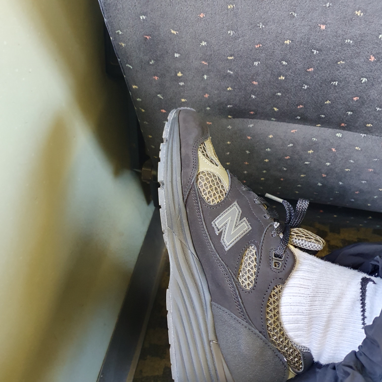 New Balance x Stone Island 991v2 Made in UK Black Olive Night 착용 스타일