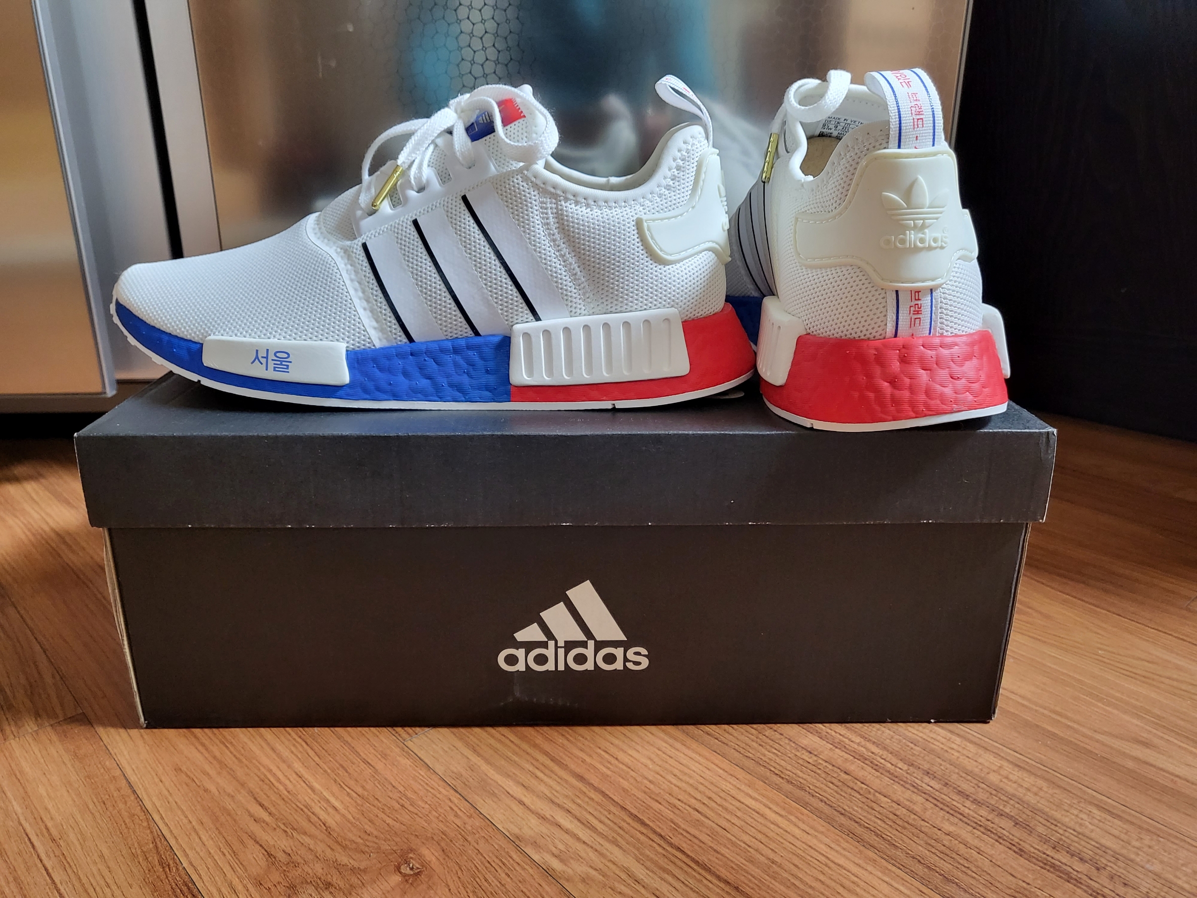 Adidas NMD R1 Seoul 착용 스타일
