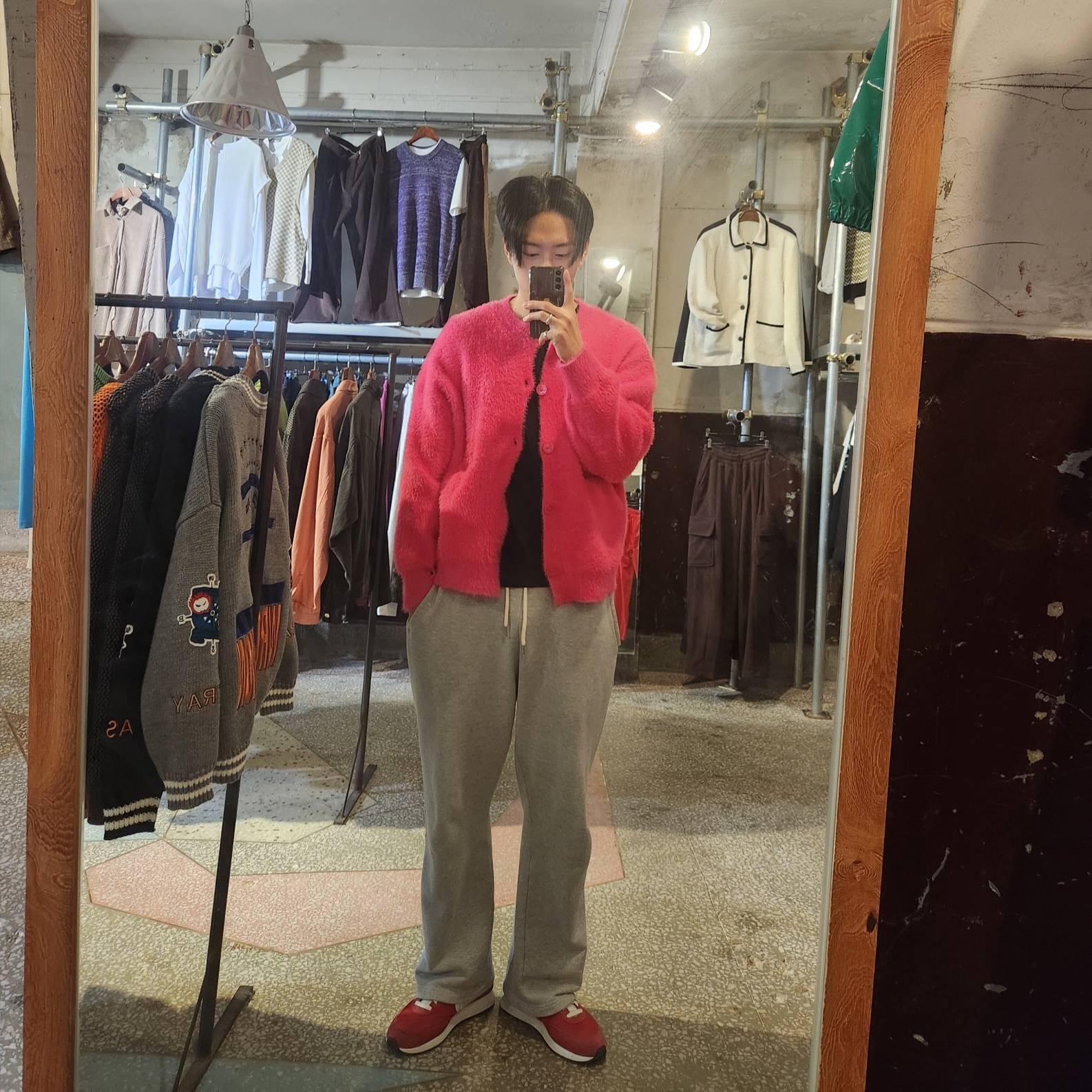 Jordan 1 Low OG Starfish, Asics x Unaffected Gel-Kayano 14 Silver Moon 착용 스타일