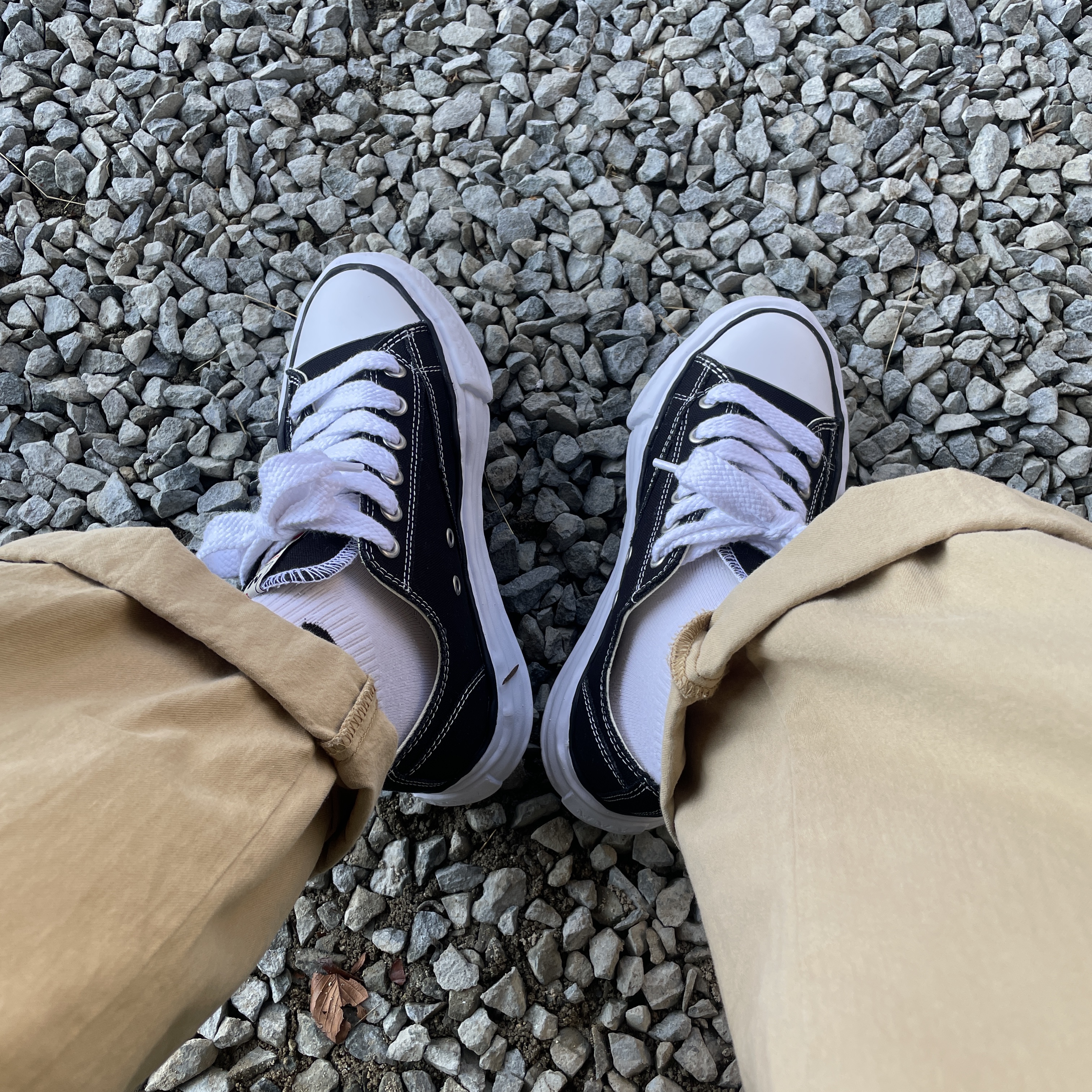 Maison Mihara Yasuhiro Peterson OG Sole Canvas Low Sneakers Black, Nike x Peaceminusone Kwondo1 White 착용 스타일 - 1
