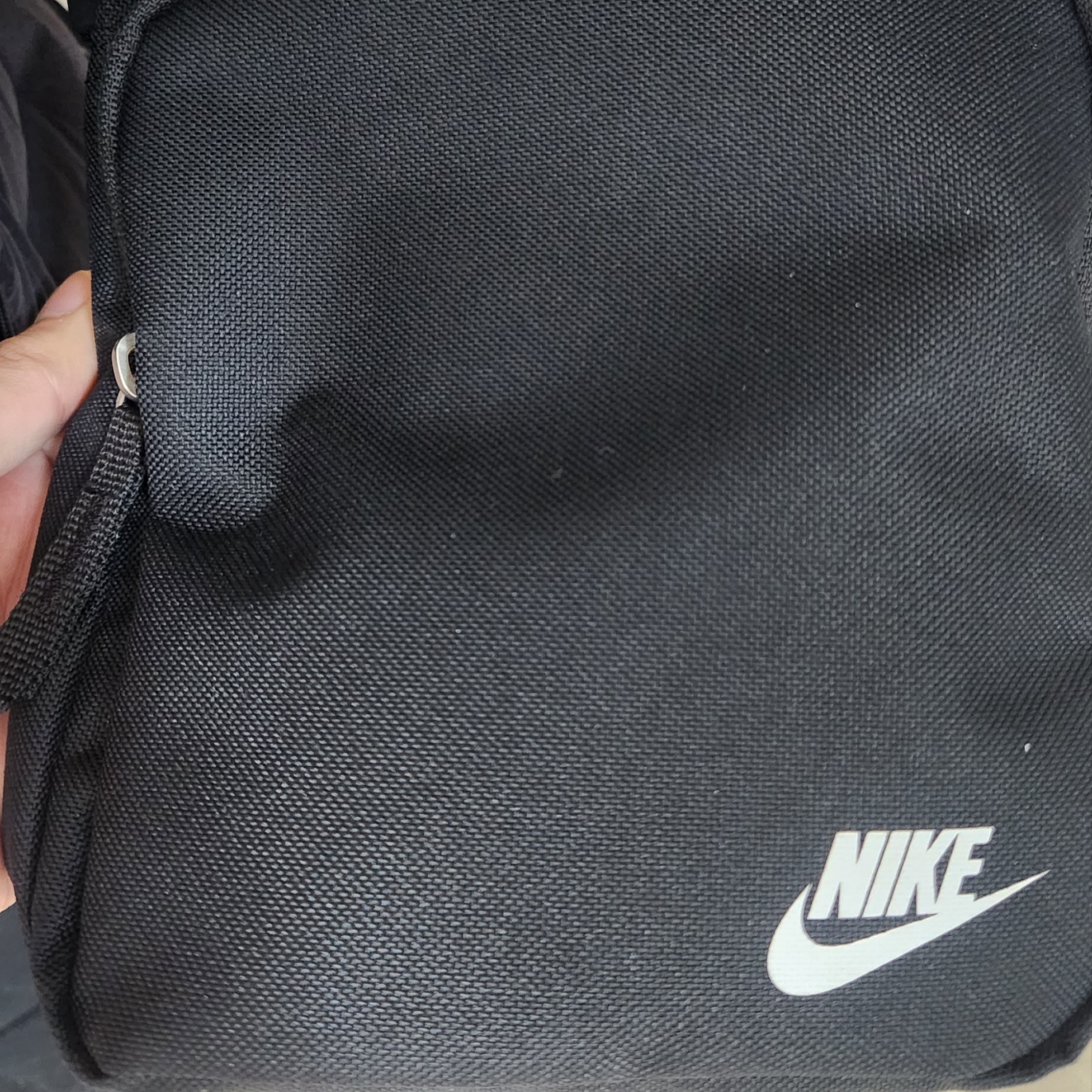 Nike Heritage Crossbody Bag 4L Black 착용 스타일 - 2