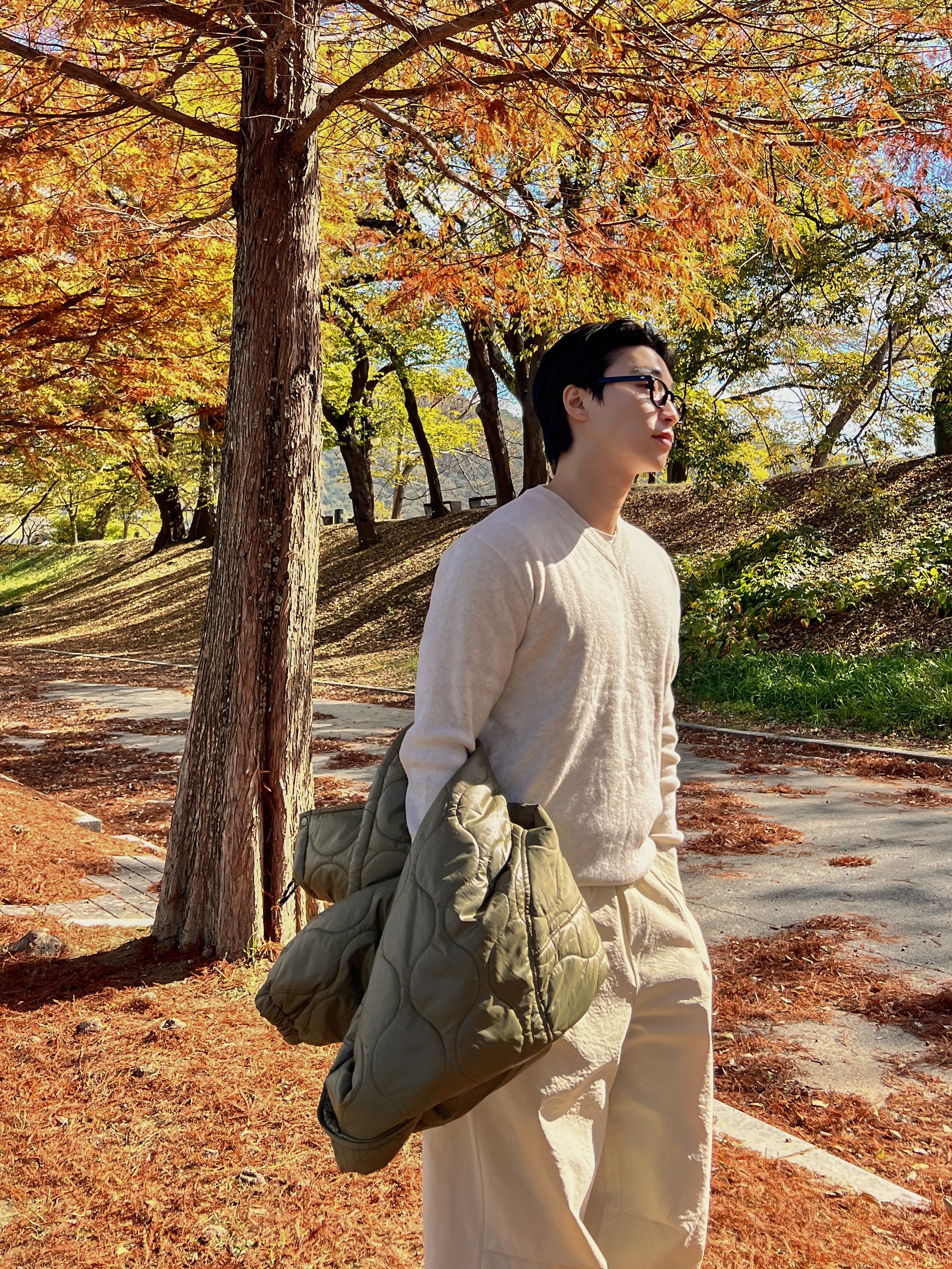 Clarks Wallabee Maple Suede 착용 스타일 - 2