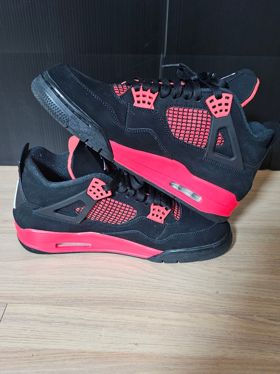 Jordan 4 Retro Crimson 착용 스타일 - 3