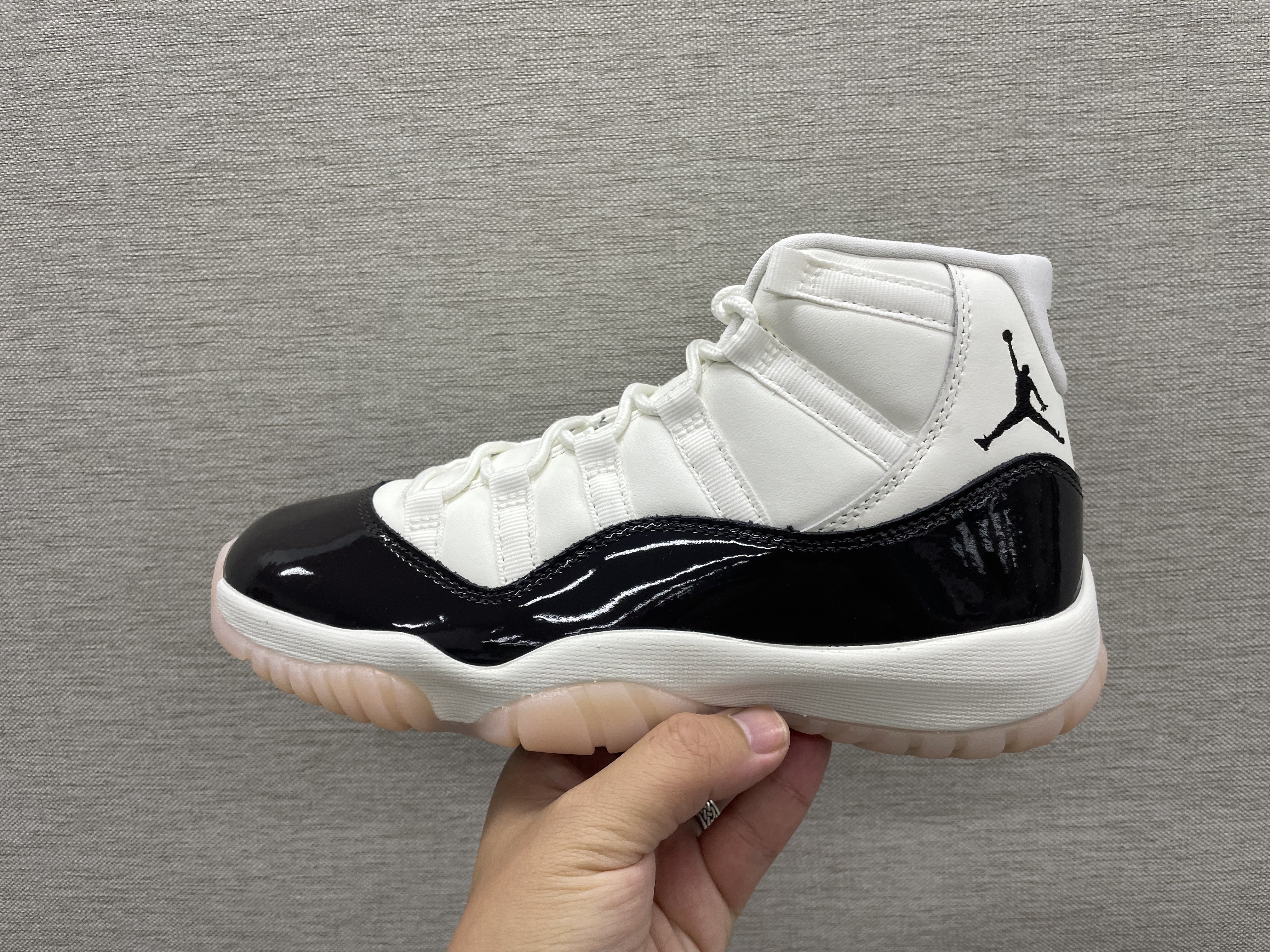 (W) Jordan 11 Retro Neapolitan 착용 스타일