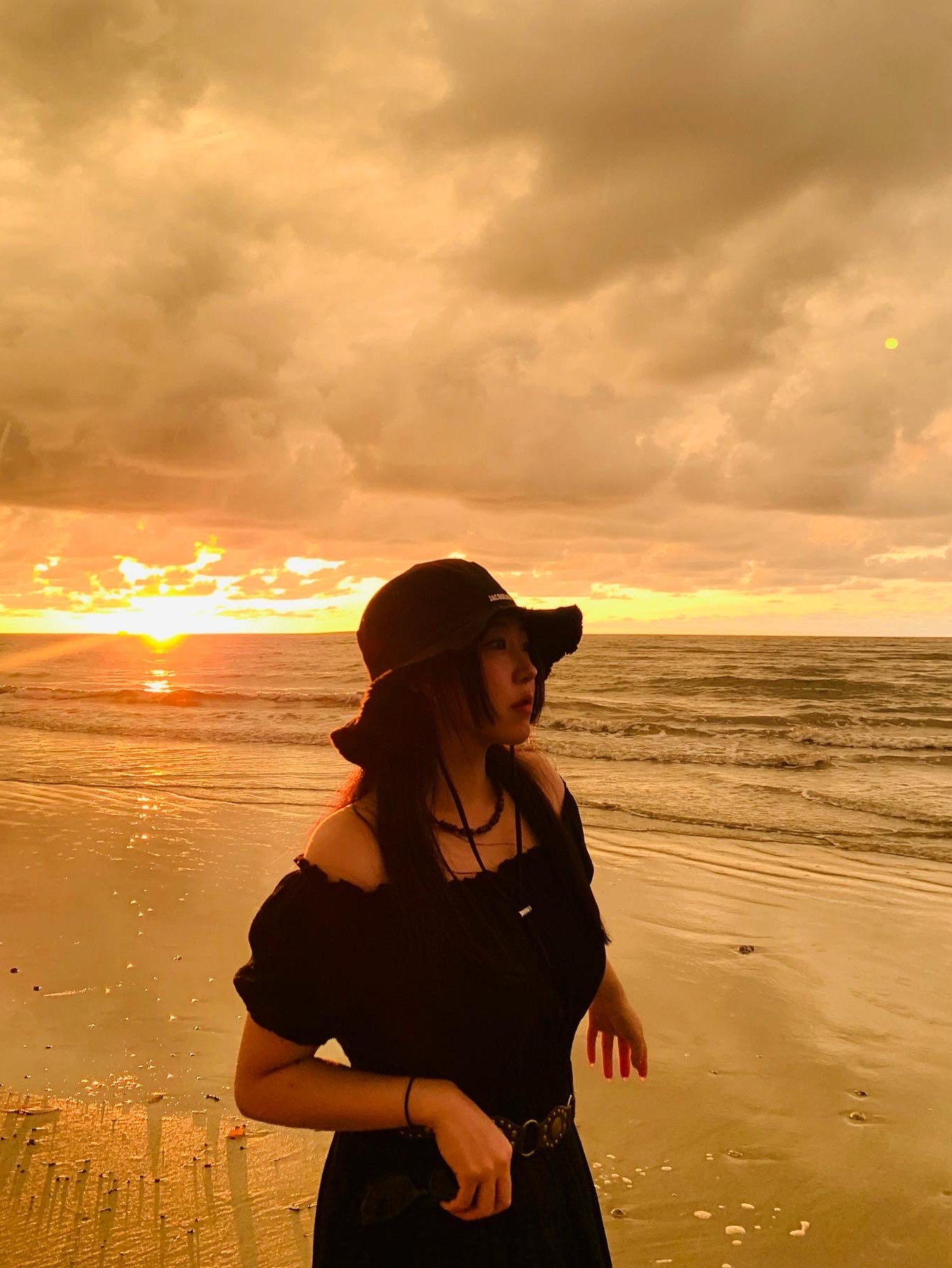 Jacquemus Le Bob Artichaut Bucket Hat Black 착용 스타일 - 7