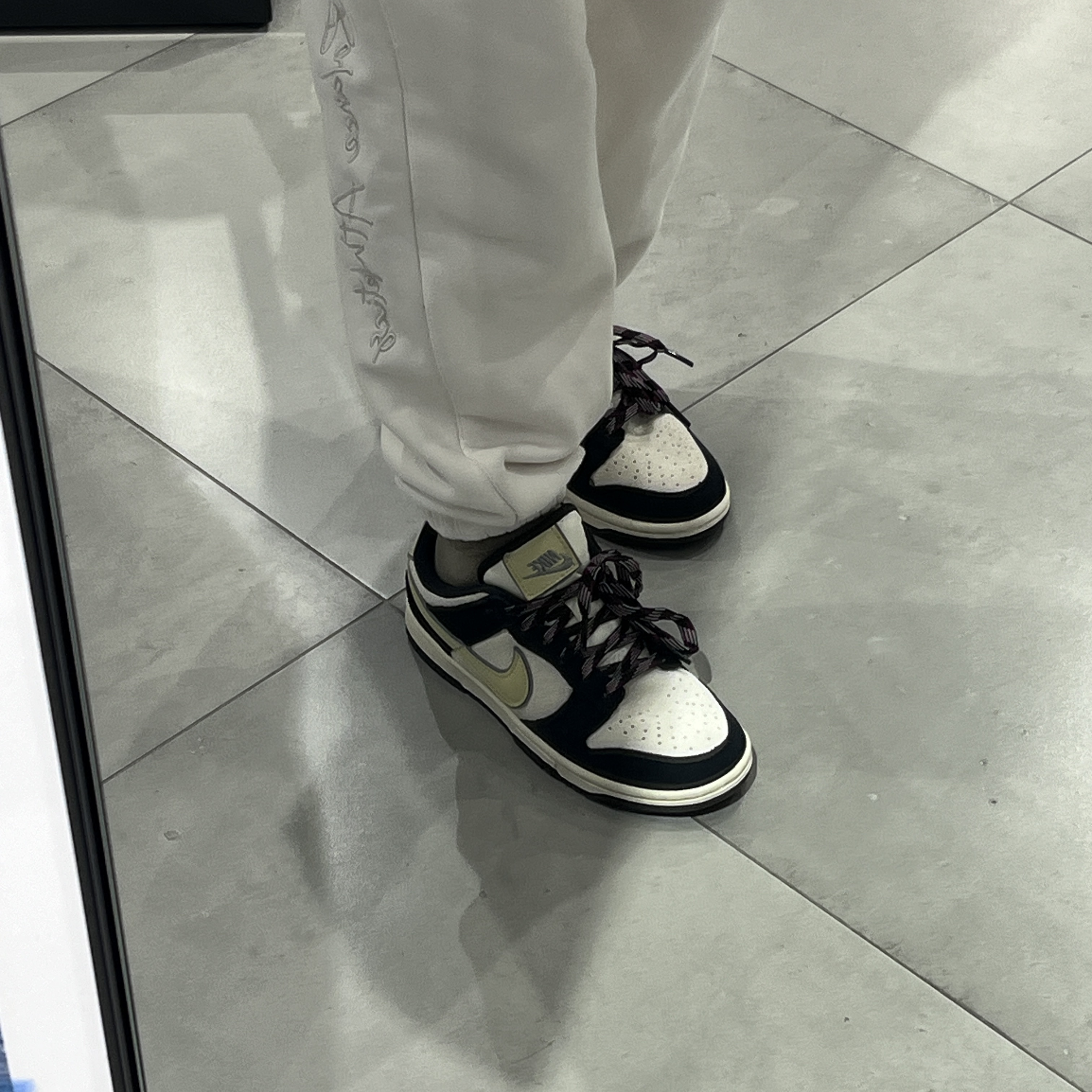 (W) Nike Dunk Low LX Black Suede 착용 스타일