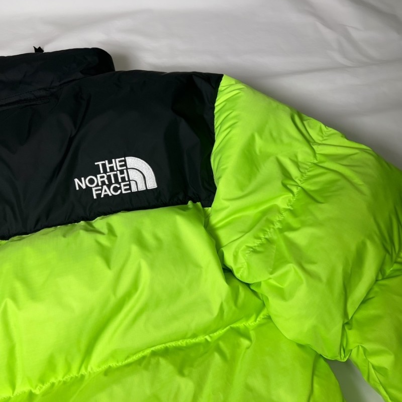 The North Face 1996 Retro Nuptse Jacket Deep Grass Green 착용 스타일 - 2