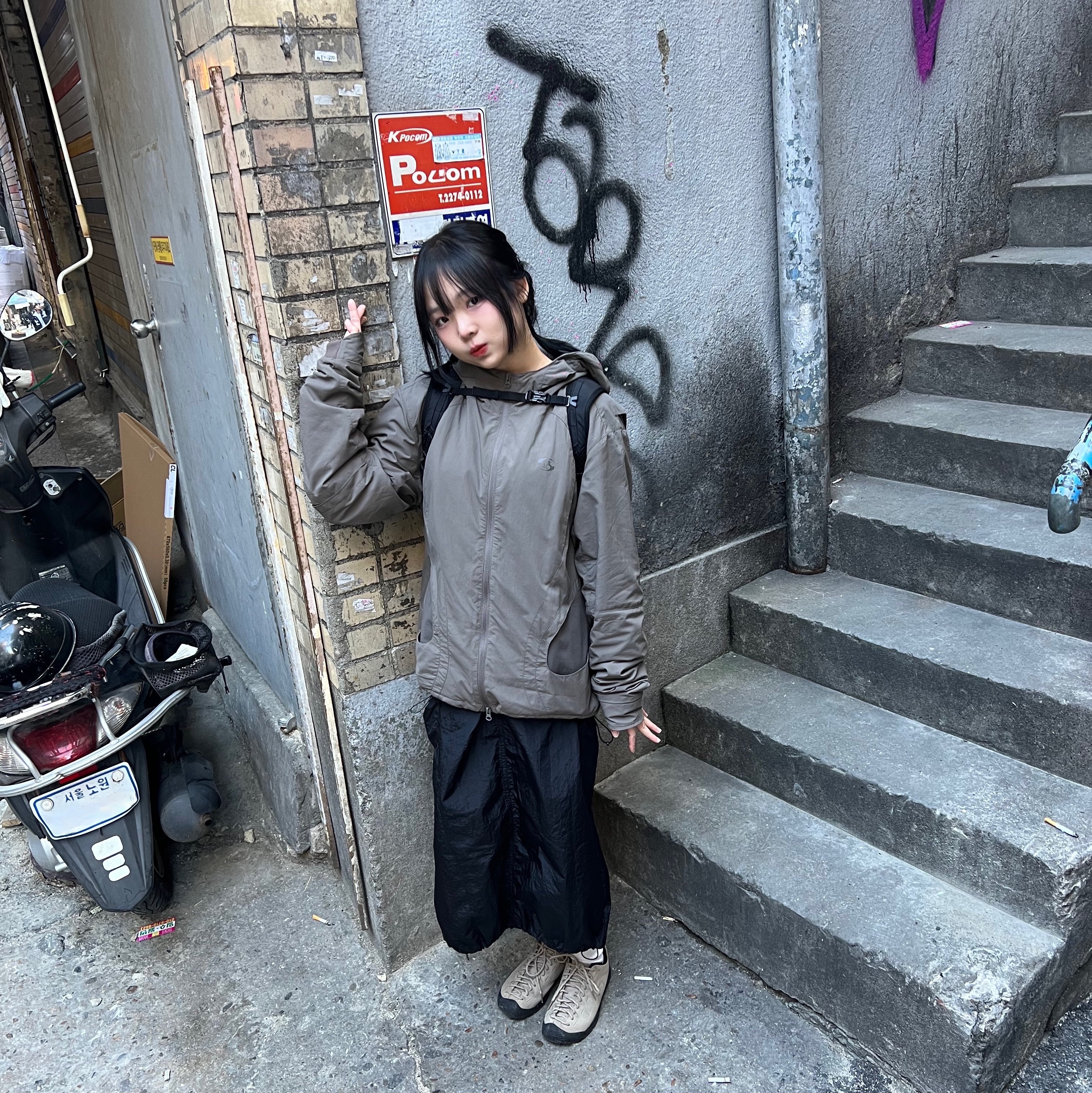 (W) Keen Jasper Suede Sneakers Silver Mink, Sansan Gear Eclipse Pocket Jacket Ash Brown - 23FW 착용 스타일 - 2