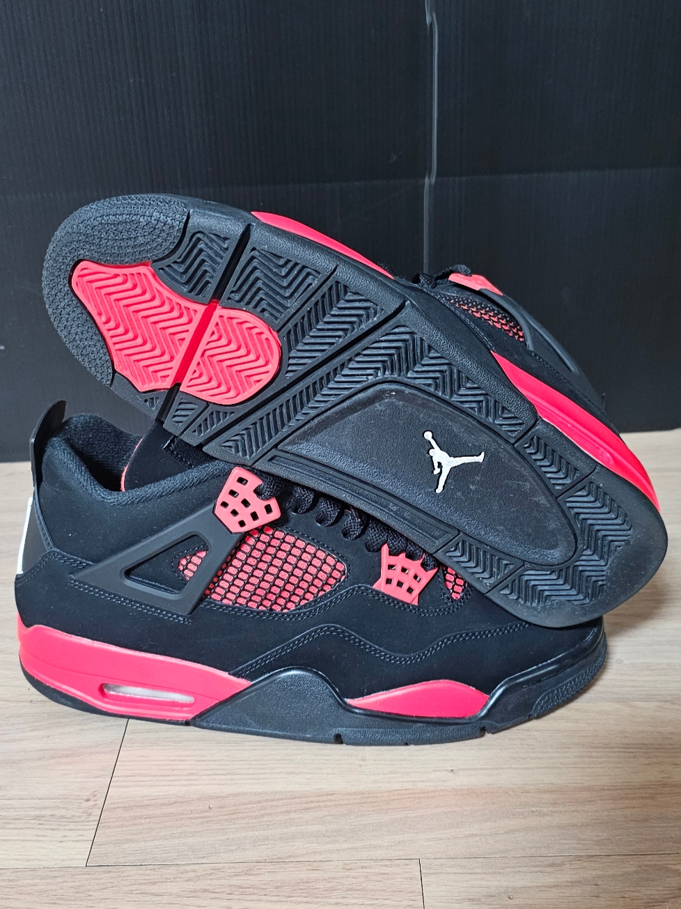 Jordan 4 Retro Crimson 착용 스타일 - 5