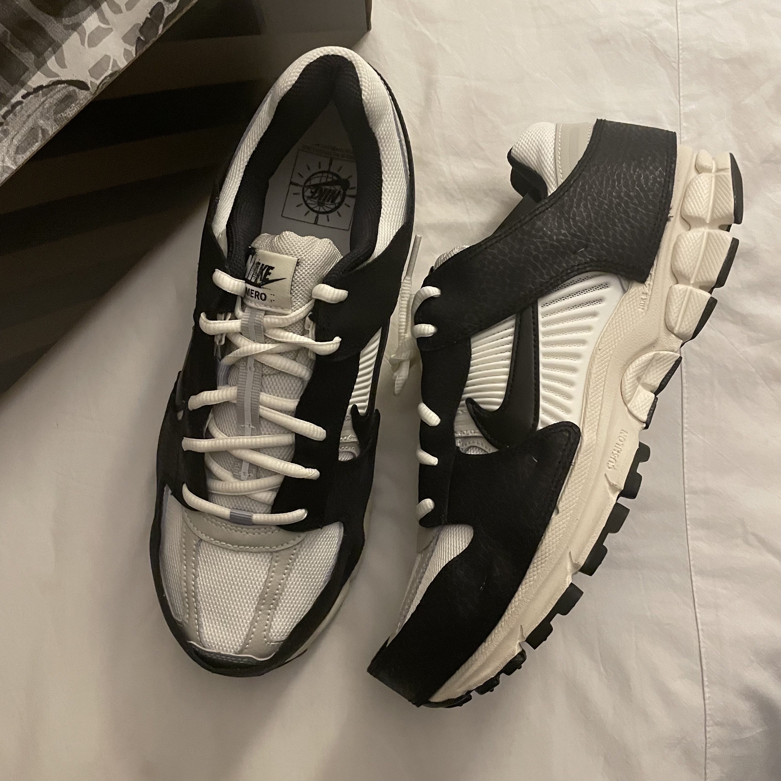 (W) Nike Zoom Vomero 5 Wolf Grey and Black 착용 스타일