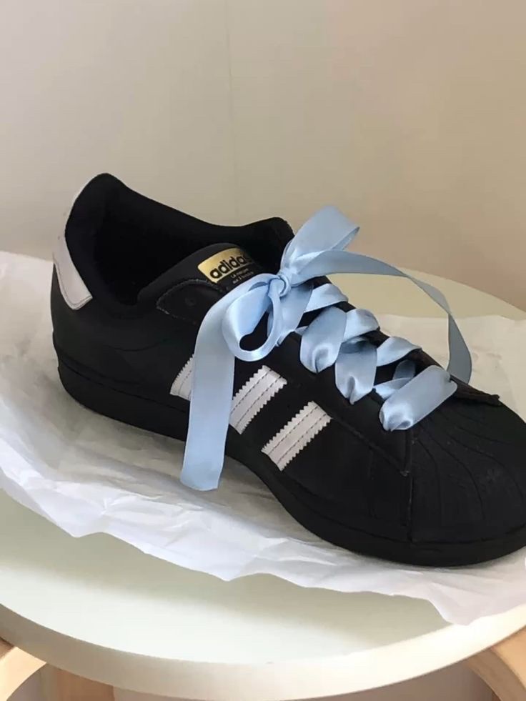 Onitsuka Tiger Mexico 66 Black White, Adidas Superstar Core Black White 착용 스타일 - 3