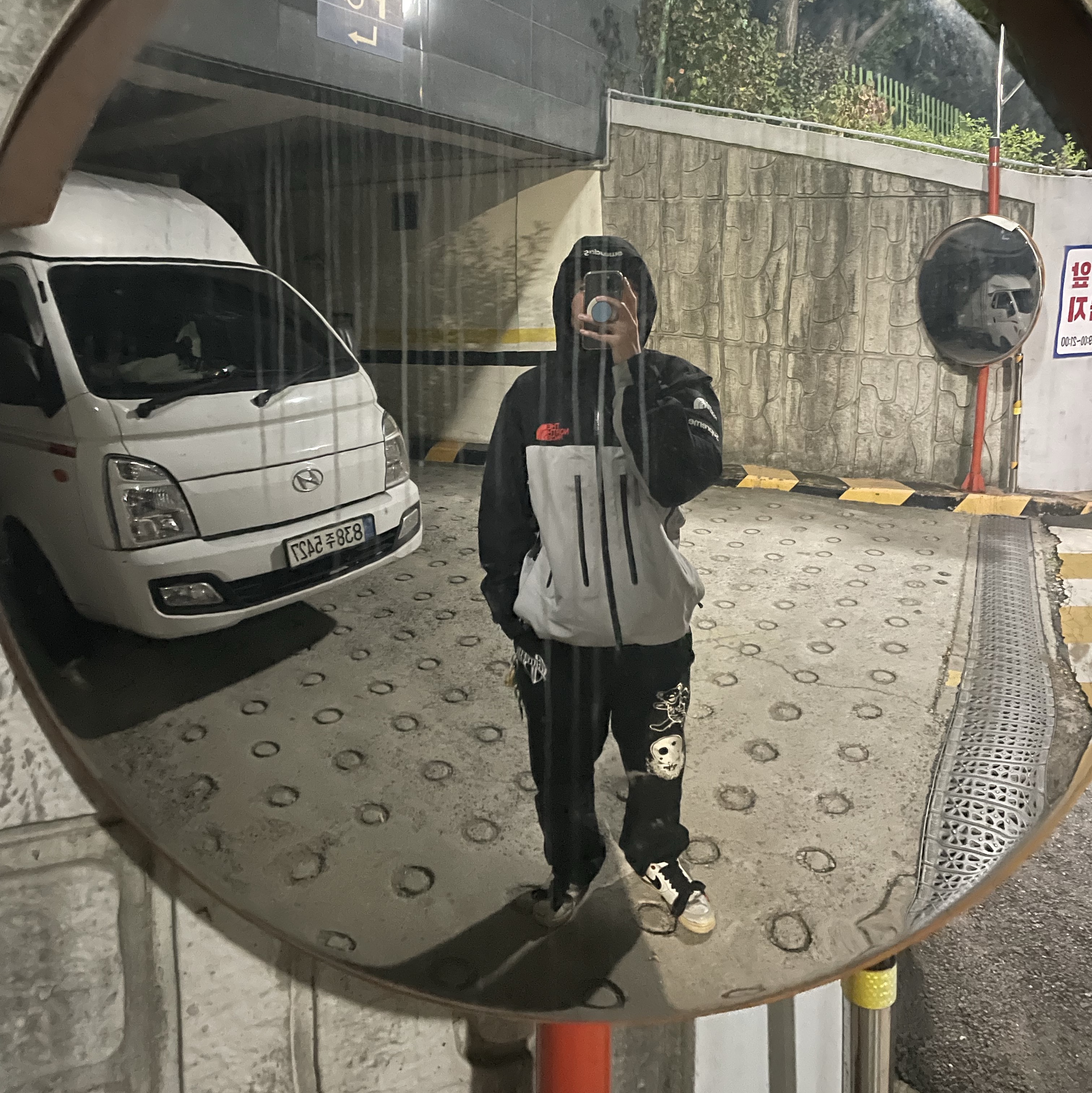 Supreme x The North Face Taped Seam Shell Jacket Grey - 22FW, Thisisneverthat x Grateful Dead Iconography Work Pants Off Black 착용 스타일 - 2