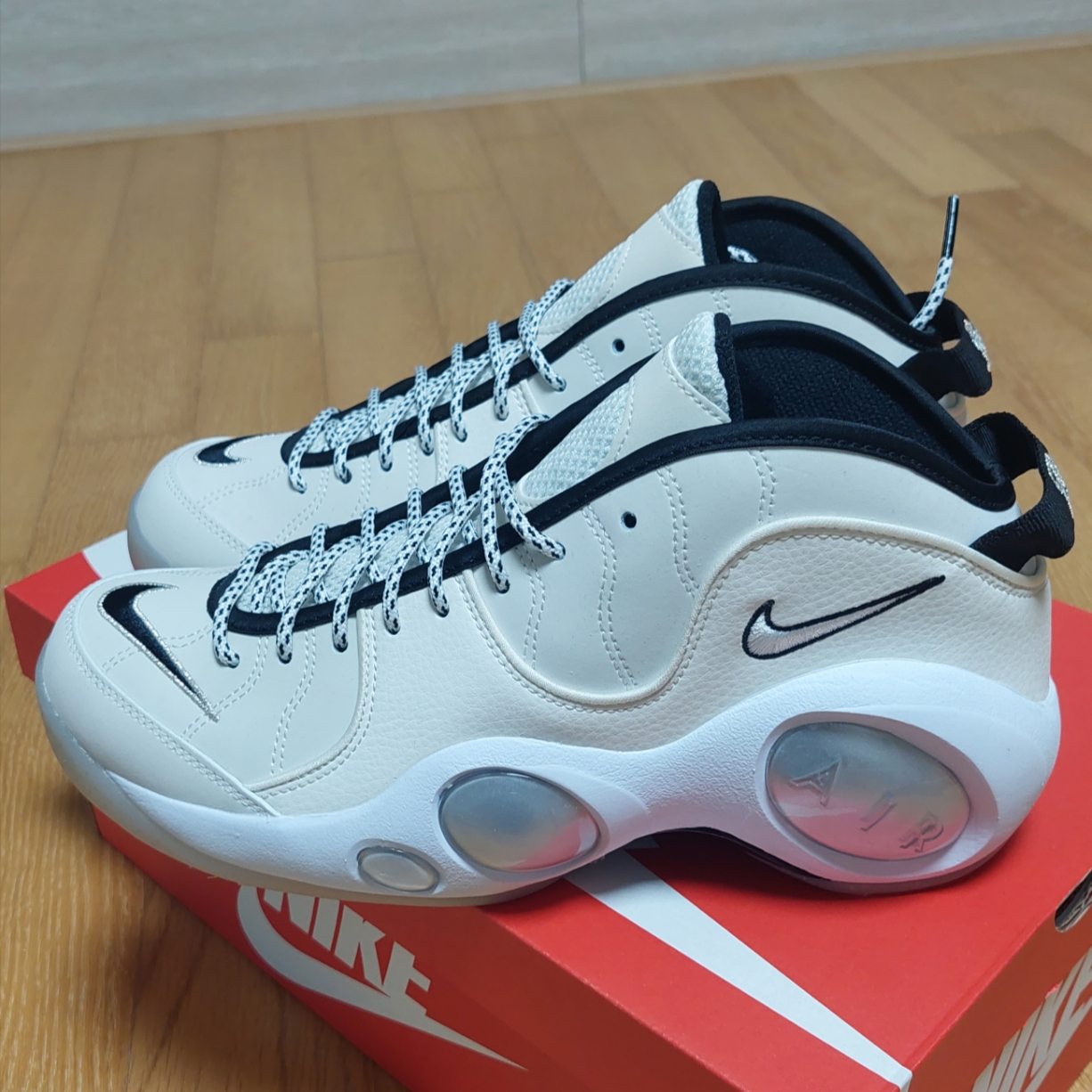 Nike Air Zoom Flight 95 Sail and Pale Ivory 착용 스타일 - 1