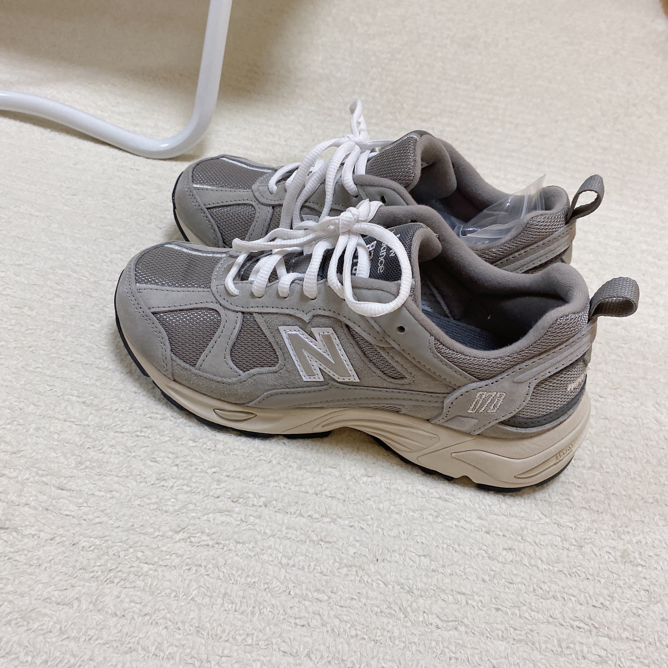 New Balance 878 Gray 착용 스타일