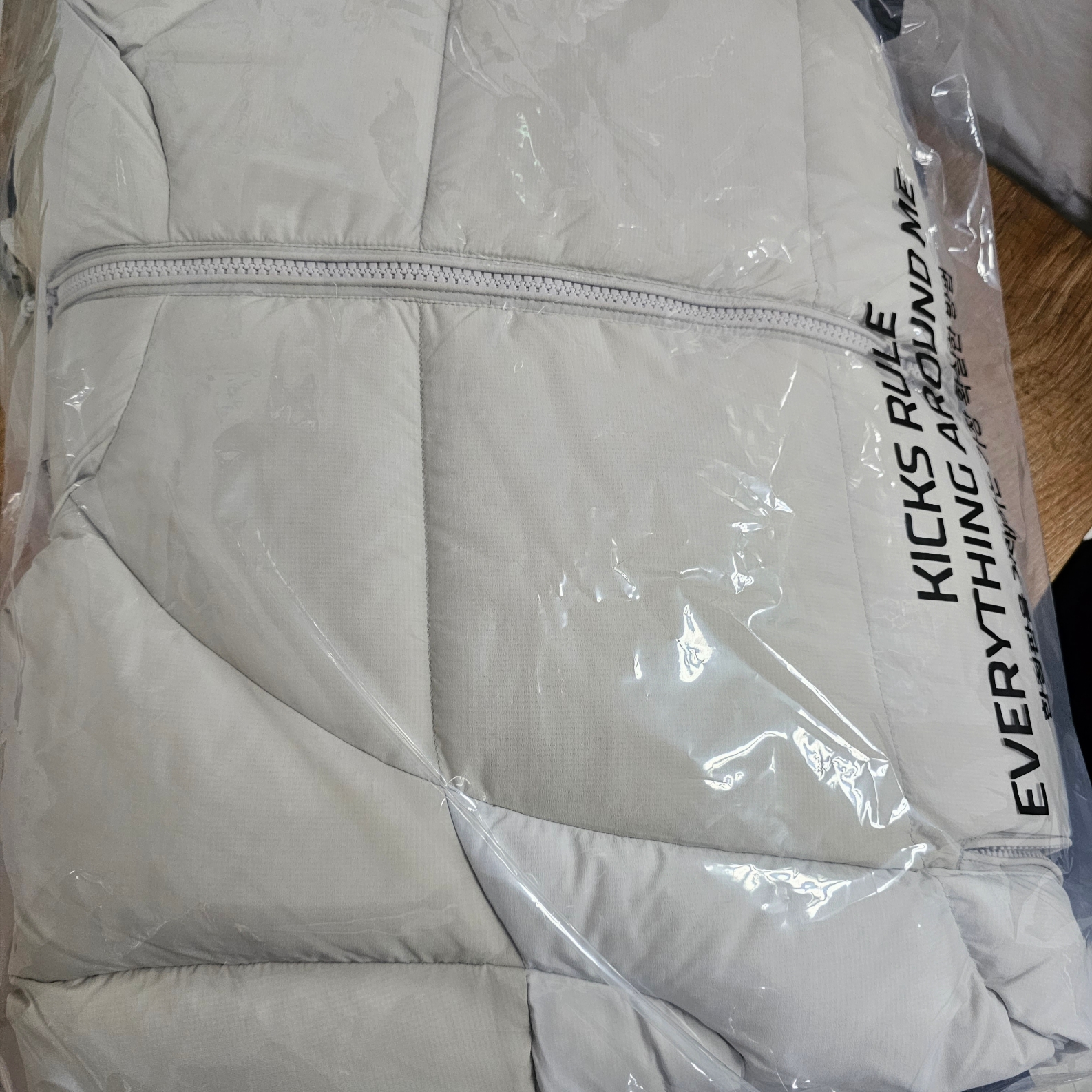 Palace Pertex Matte Balaclava Puffa Stone Arctica - 23FW 착용 스타일
