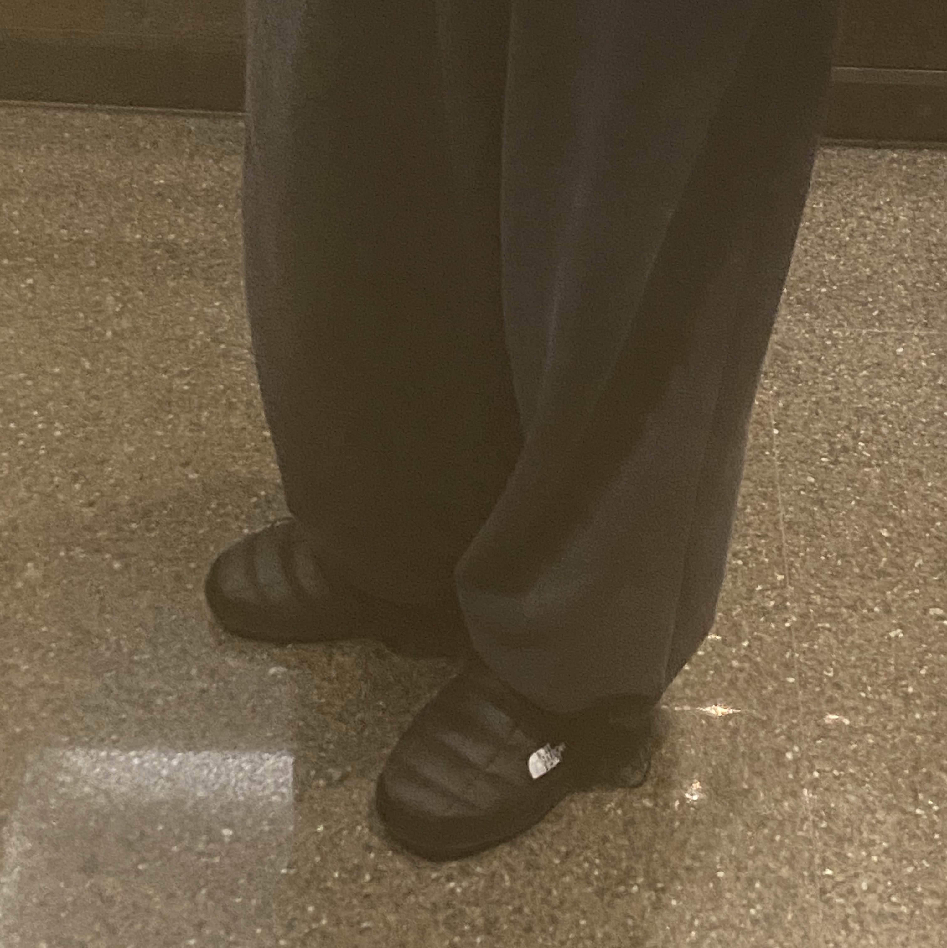 The North Face Thermoball Traction Mule V Black 착용 스타일