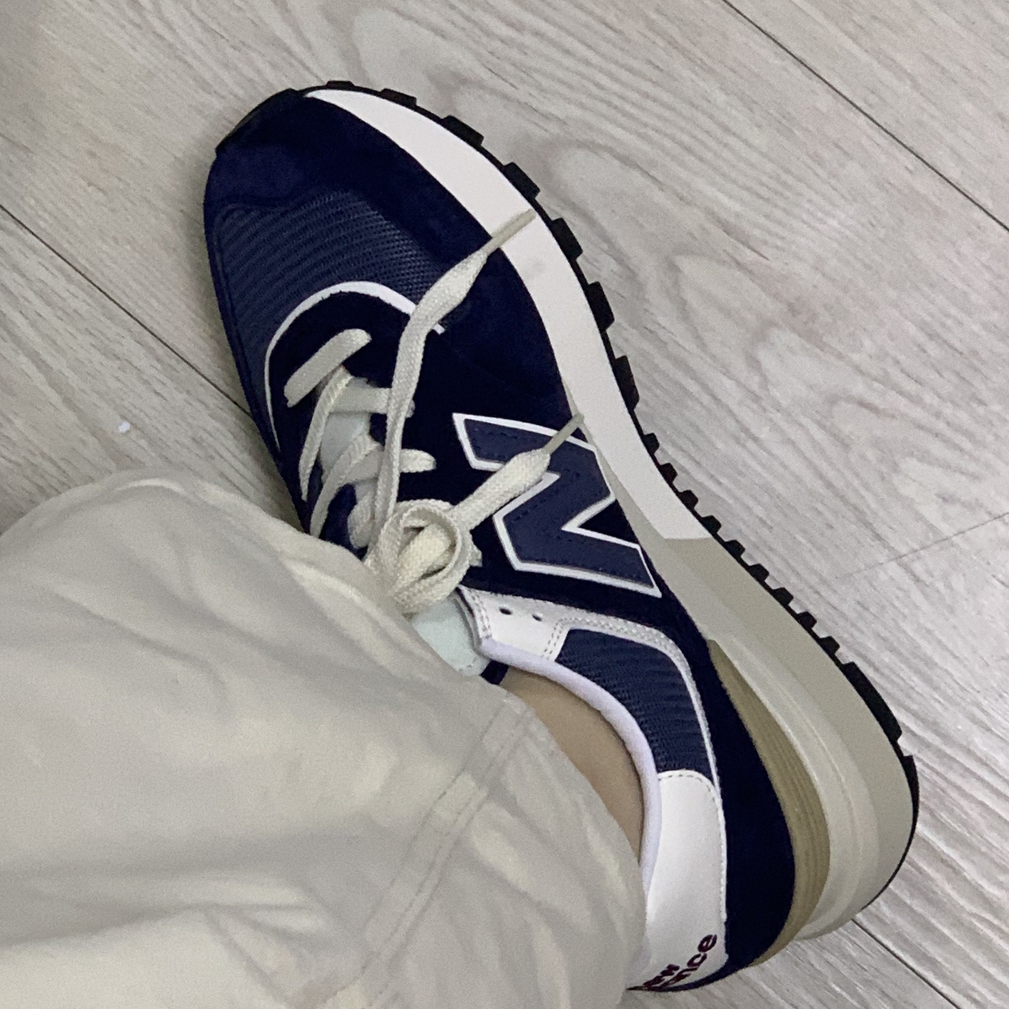New Balance 574 Legacy Navy 착용 스타일 - 1