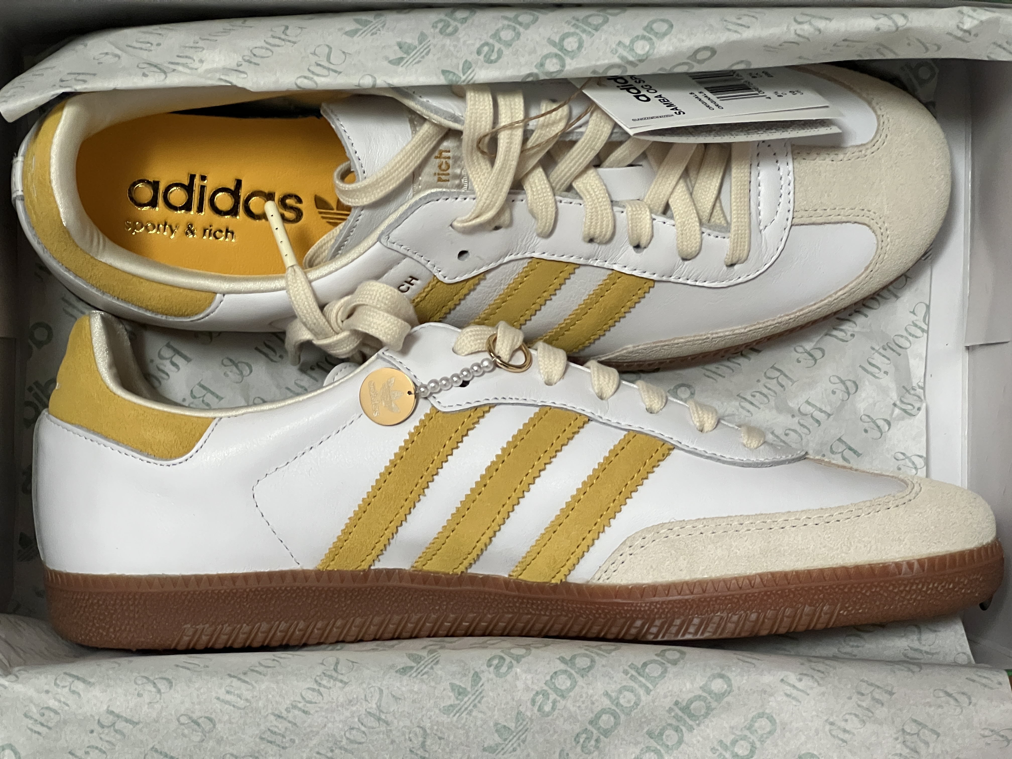 Adidas x Sporty & Rich Samba OG Cloud White Bold Gold 착용 스타일