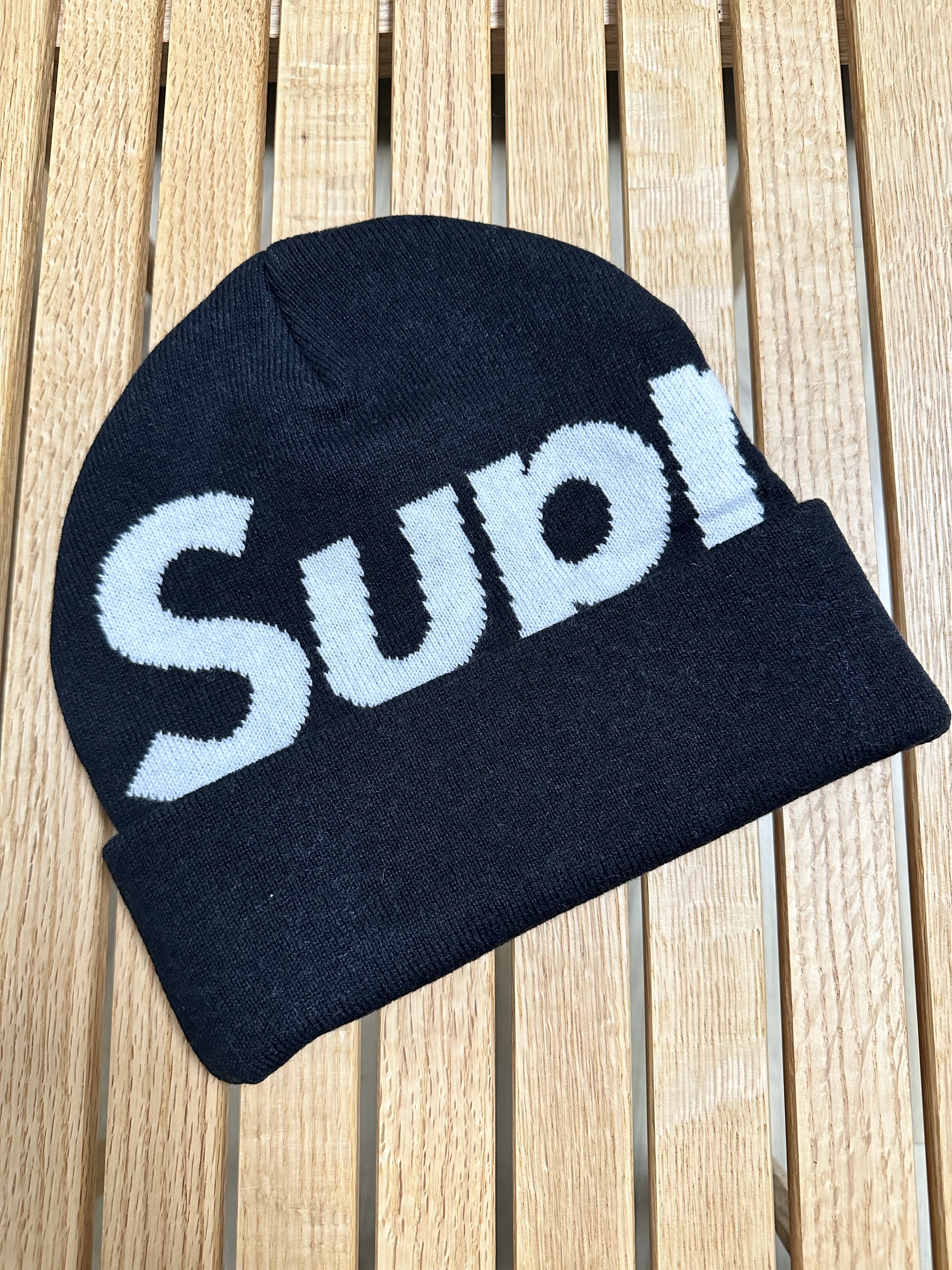 Supreme Big Logo Beanie Black 착용 스타일